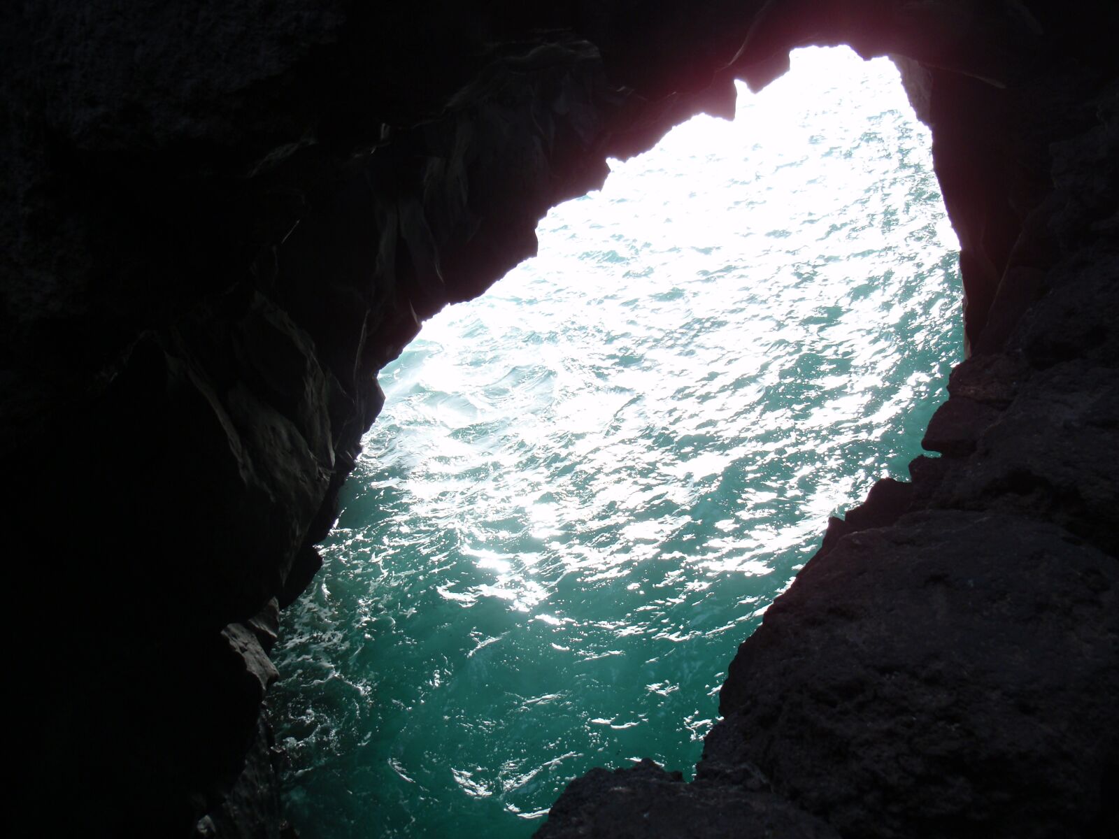 Olympus u9000,S9000 sample photo. Lanzarote, sea, cliff photography