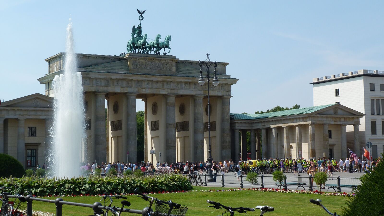 Panasonic Lumix DMC-FZ40 (Lumix DMC-FZ45) sample photo. Brandenburg gate, berlin, summer photography