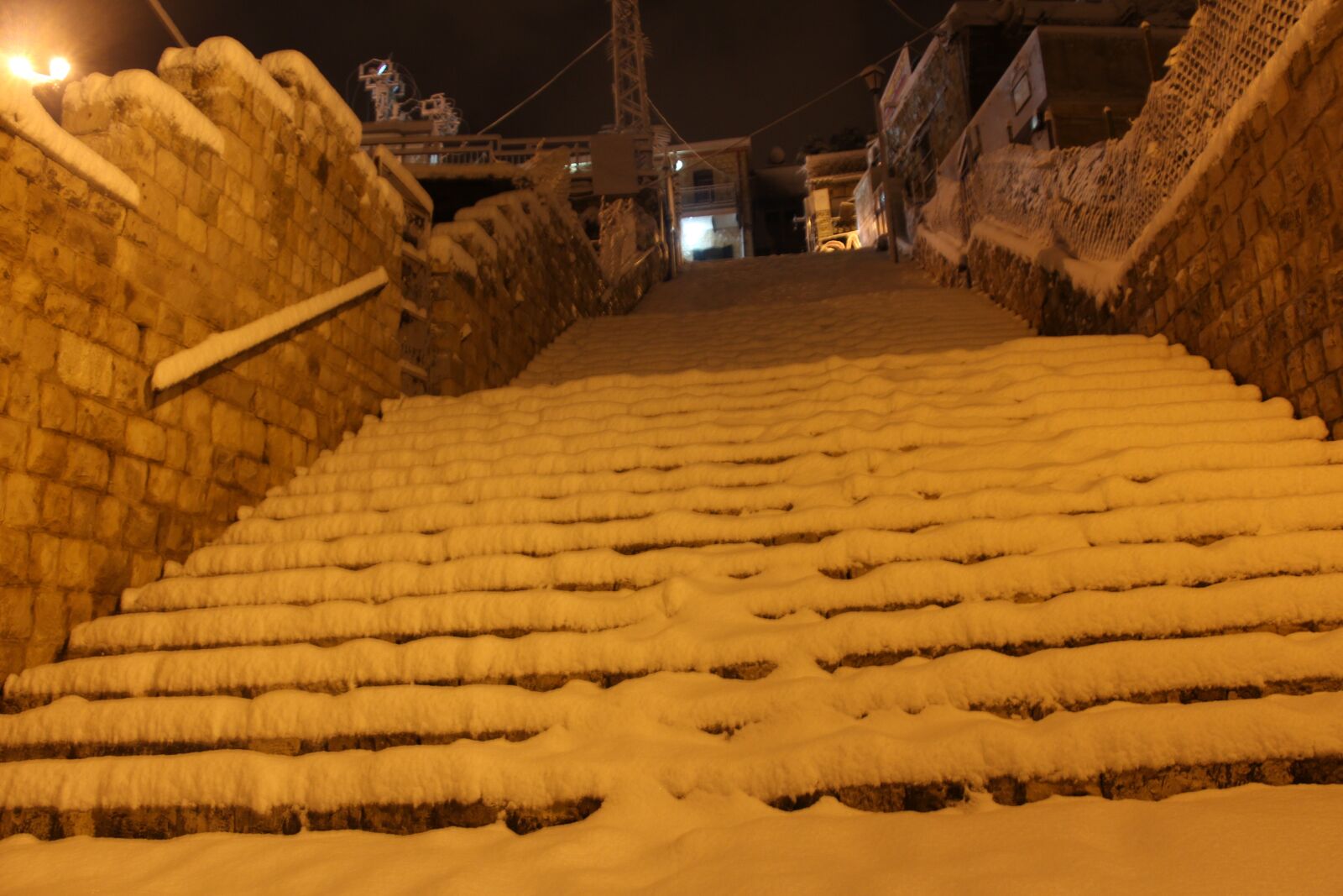 Canon EOS 650D (EOS Rebel T4i / EOS Kiss X6i) sample photo. Stairs, snow, heaven photography