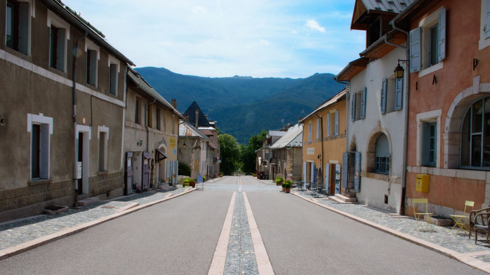 Nikon D5500 sample photo. Street, perspective, vanishing point photography