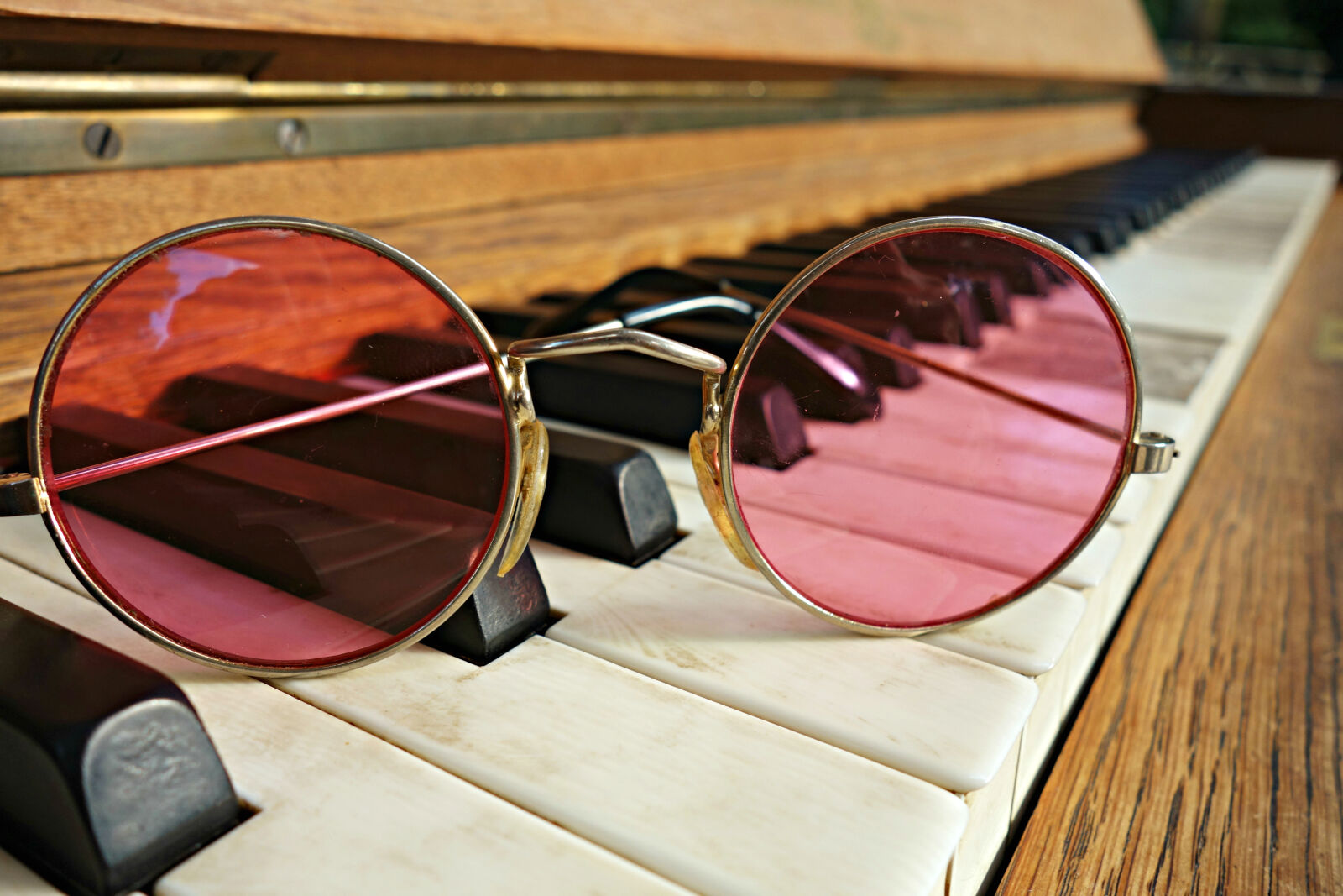 Sony Cyber-shot DSC-RX100 sample photo. 88, glasses, music, musical, instrument photography