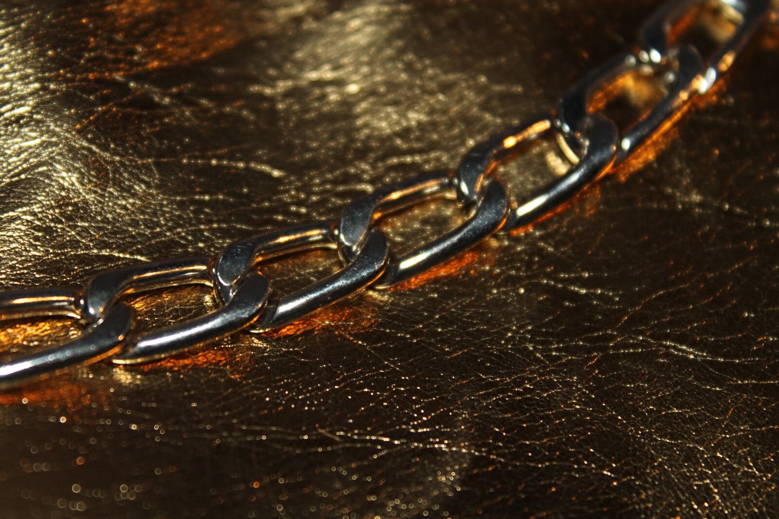 Canon EOS 1100D (EOS Rebel T3 / EOS Kiss X50) sample photo. Chain, metal, rings photography
