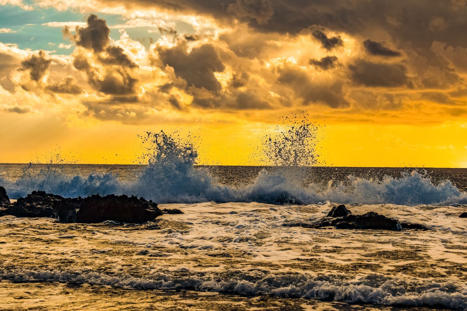 Nikon D3300 sample photo. Wave, smashing, rocky coast photography