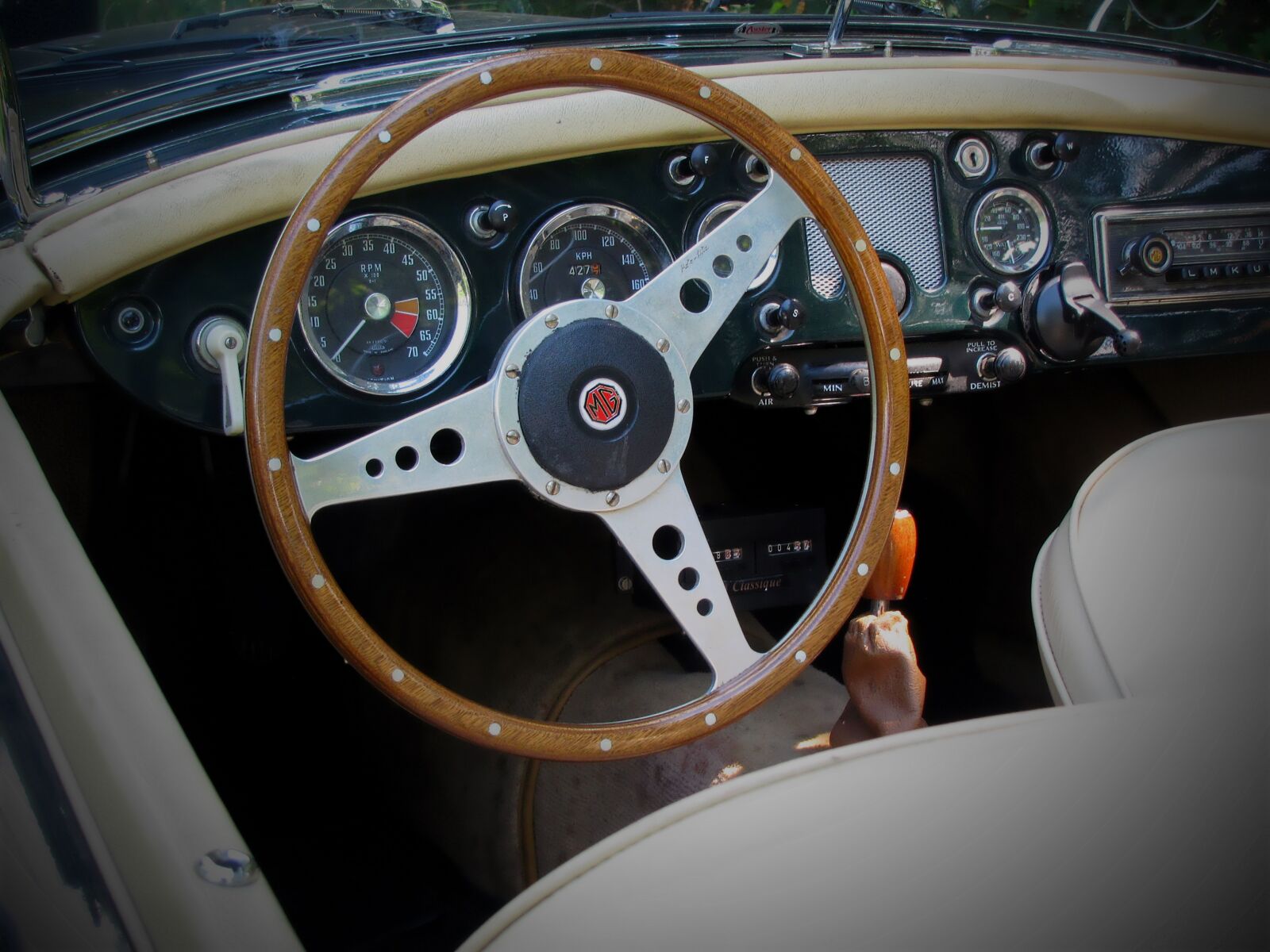 Canon PowerShot SX10 IS sample photo. Sports steering wheel, vintage photography
