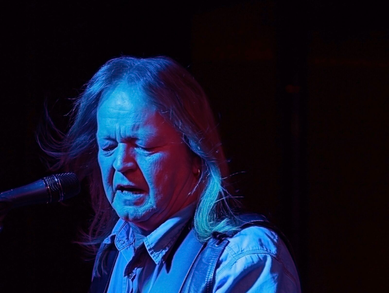 Canon EOS 7D + Canon EF 24-105mm F4L IS USM sample photo. Musician, band, live music photography