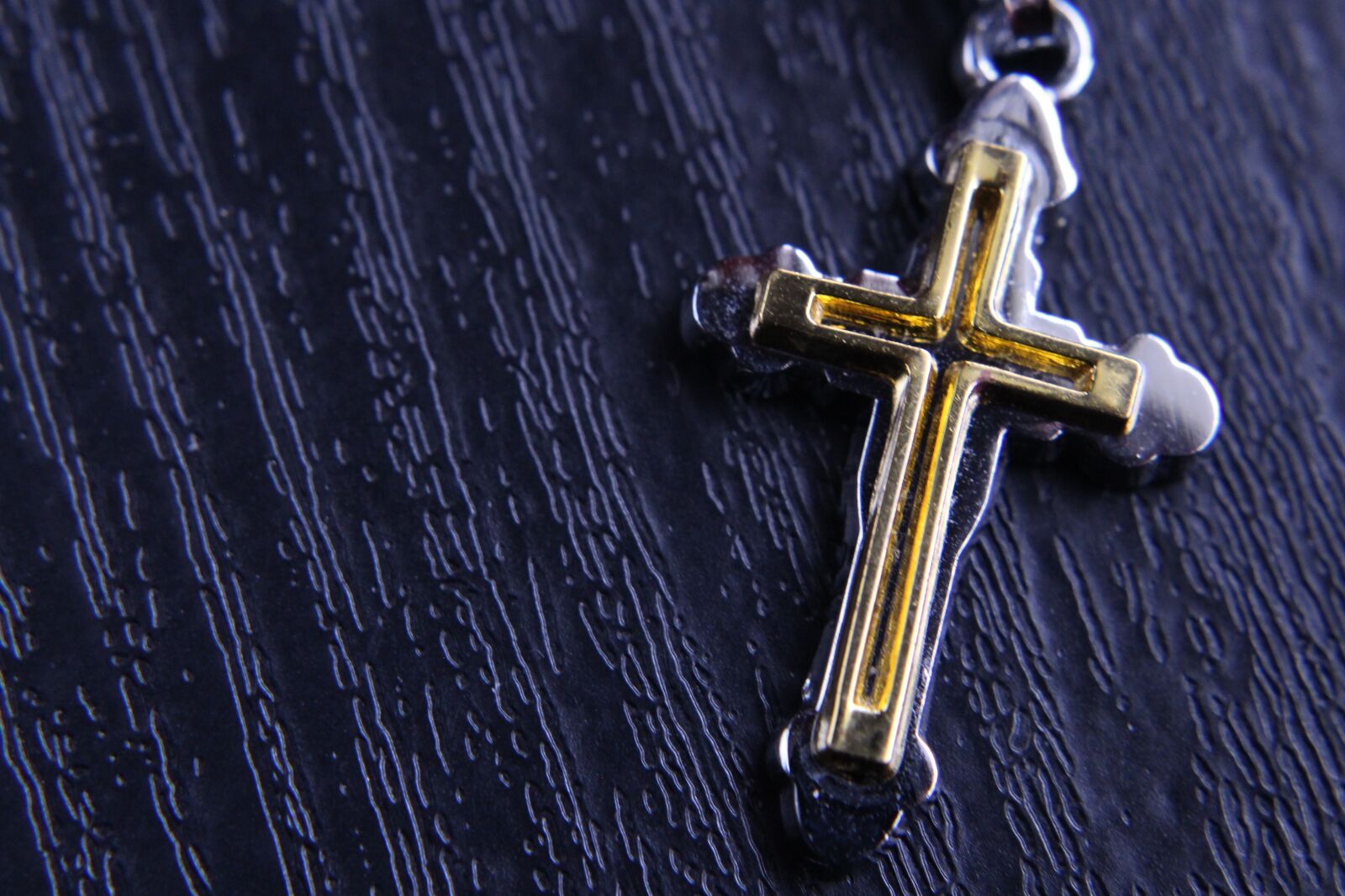 Canon EOS 700D (EOS Rebel T5i / EOS Kiss X7i) sample photo. Cruz, focus, religion photography