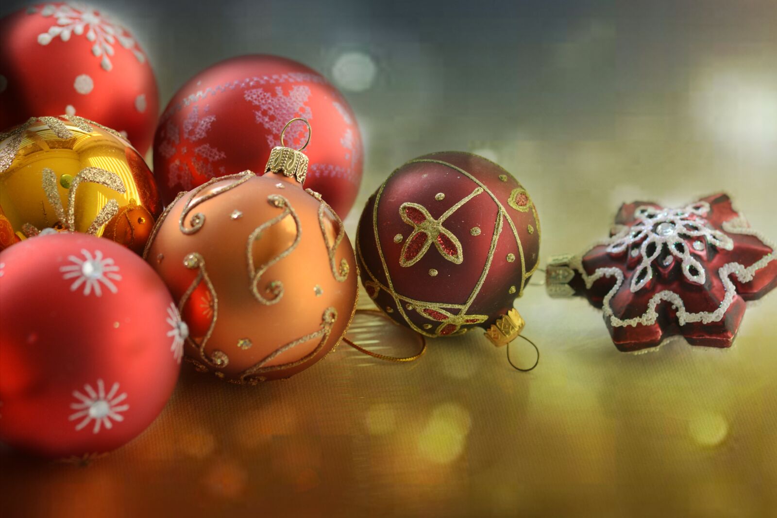 Nikon D7100 sample photo. Christmas, red, gold photography