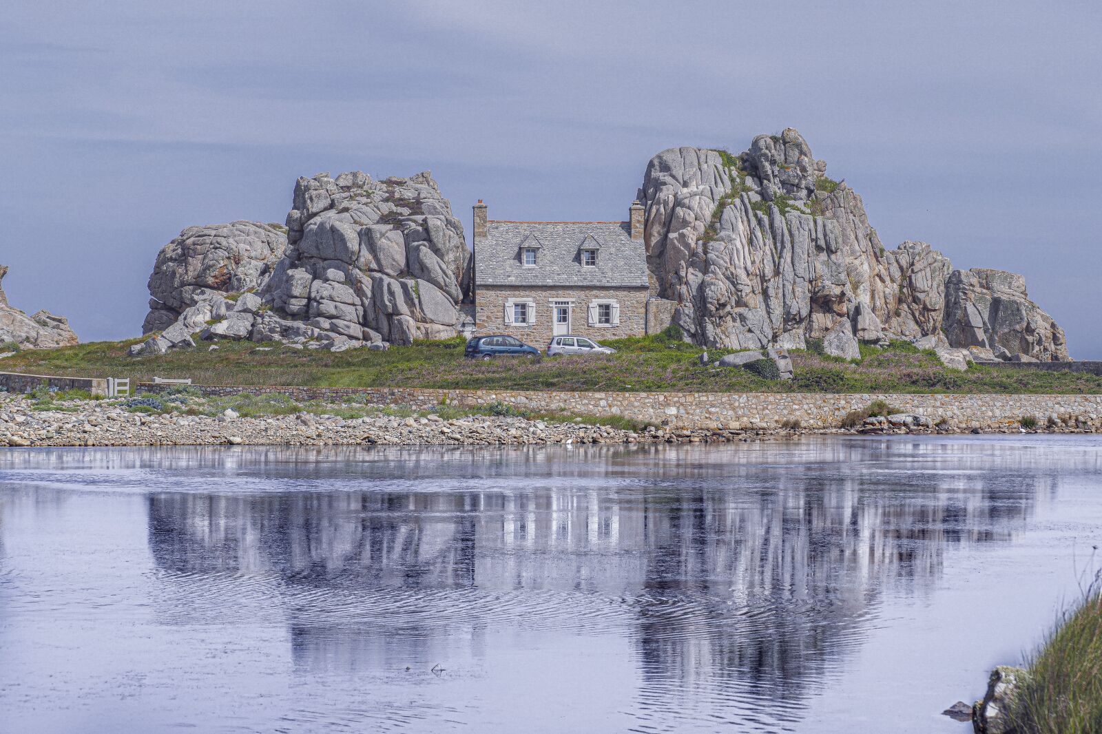 Panasonic Lumix DMC-FZ1000 sample photo. House, stones, landscape photography