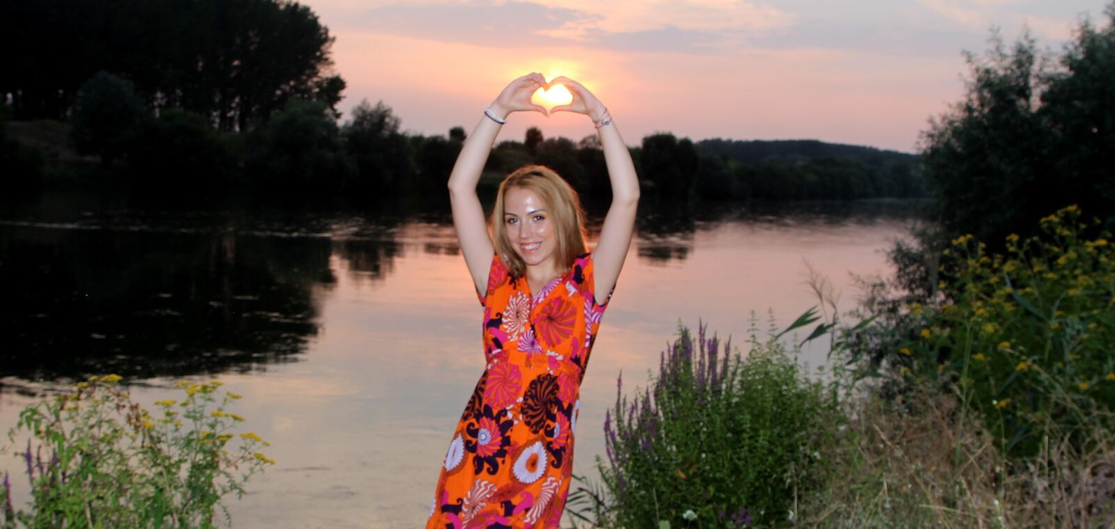 Canon EOS 700D (EOS Rebel T5i / EOS Kiss X7i) sample photo. Girl, sunset, lake photography