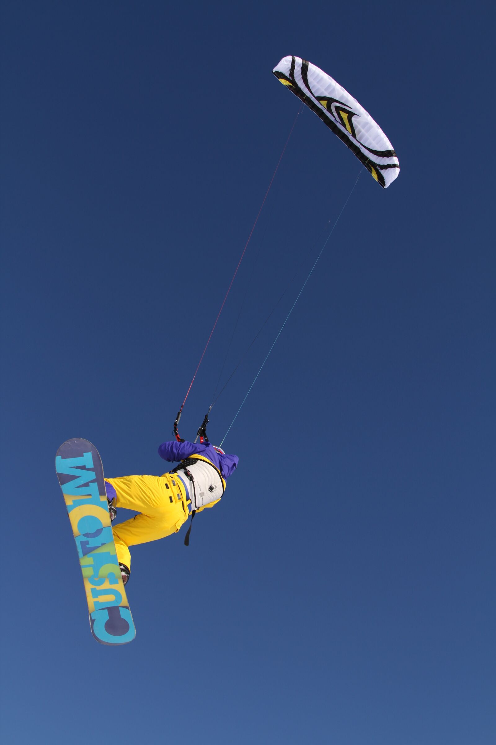 Canon EOS 7D + Canon EF 24-105mm F4L IS USM sample photo. Sprort, kitesurfing, winter photography