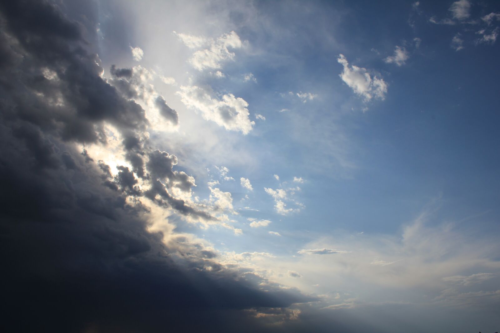 Canon EOS 550D (EOS Rebel T2i / EOS Kiss X4) sample photo. Clouds, sun, sky photography