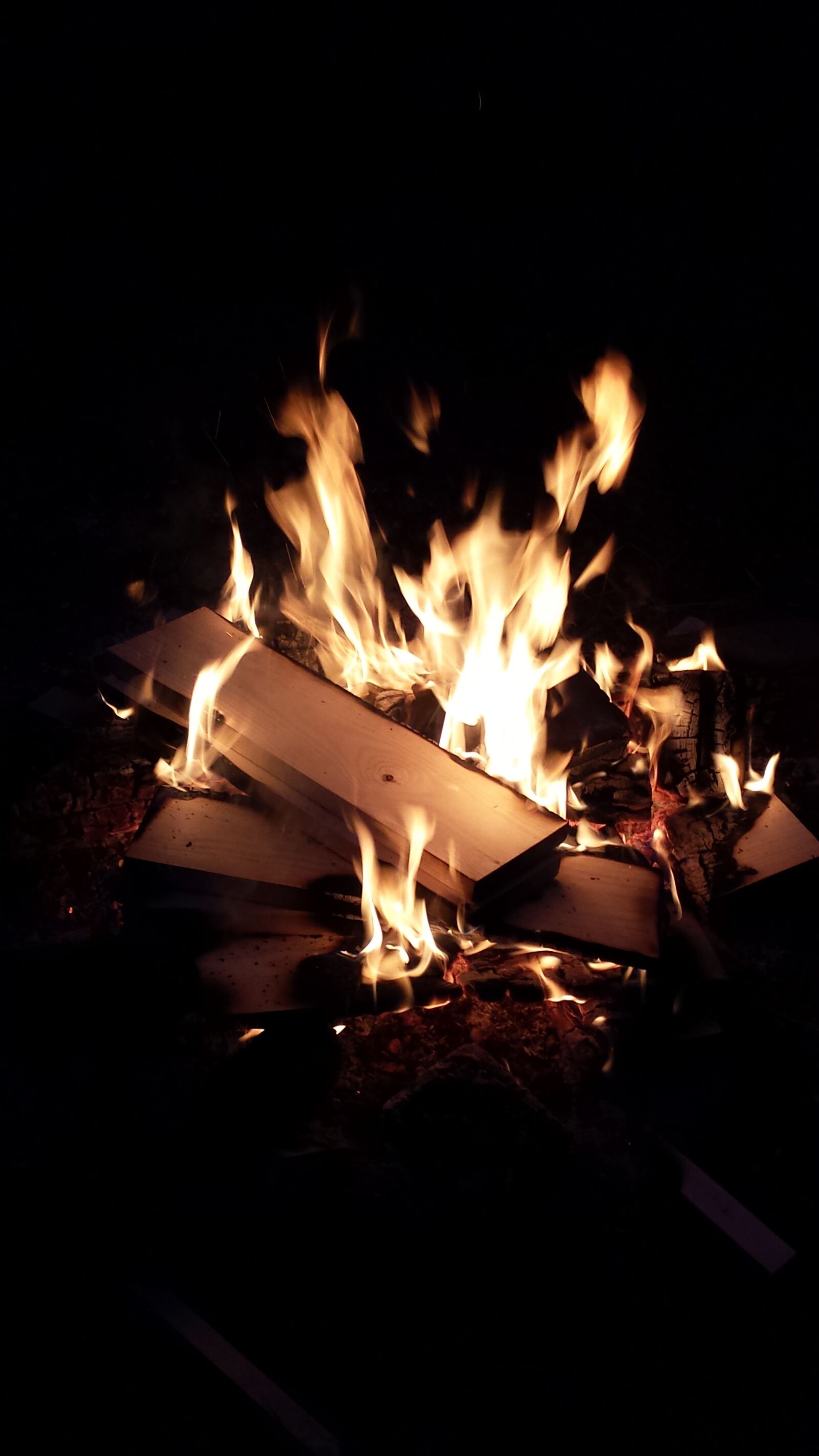 Samsung Galaxy S4 sample photo. Fire, party, friends photography