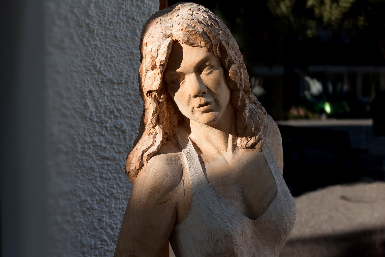 Canon EOS 1300D (EOS Rebel T6 / EOS Kiss X80) sample photo. Figure, woman, carved photography