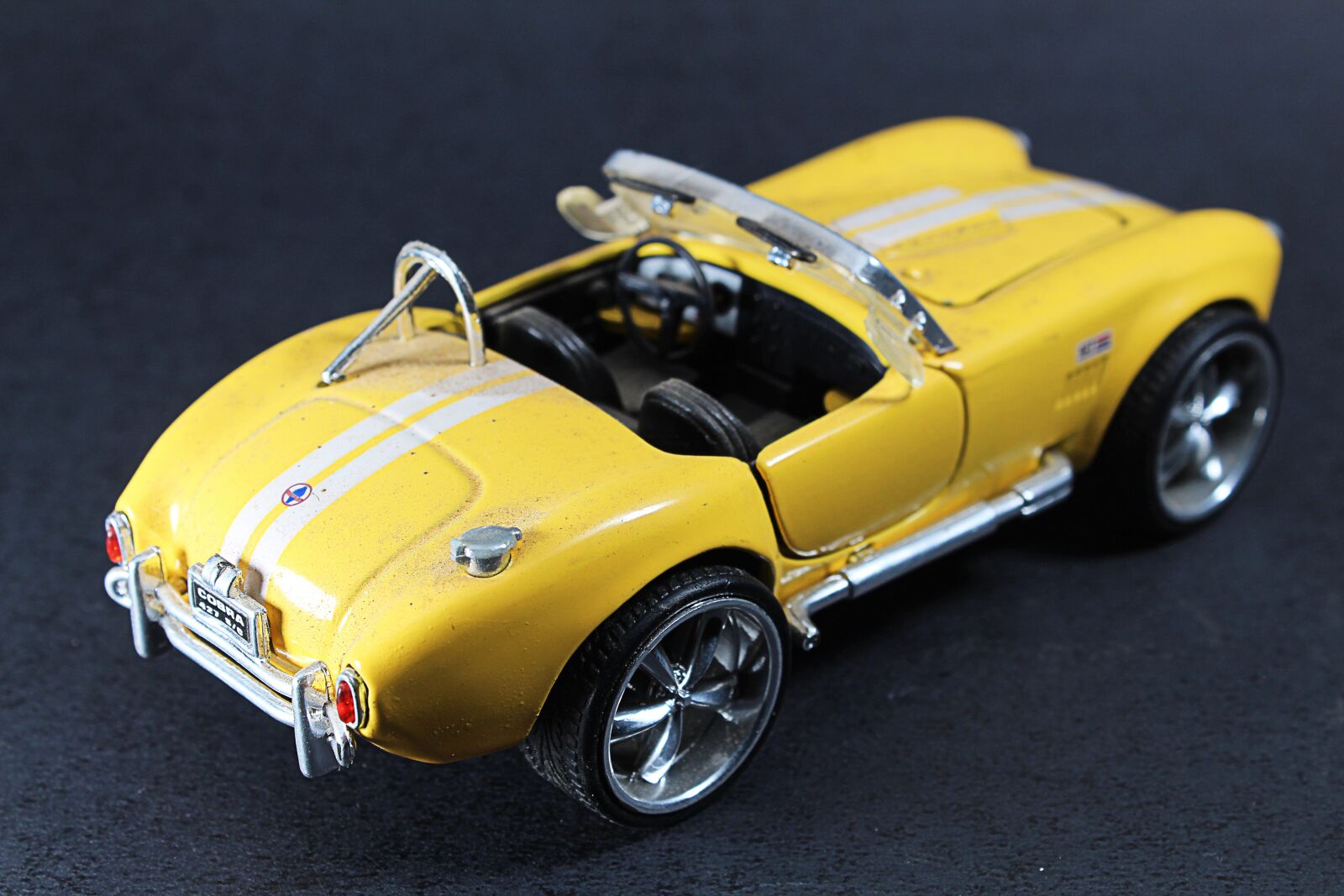 Canon EOS 1300D (EOS Rebel T6 / EOS Kiss X80) sample photo. Car, yellow, vehicle photography
