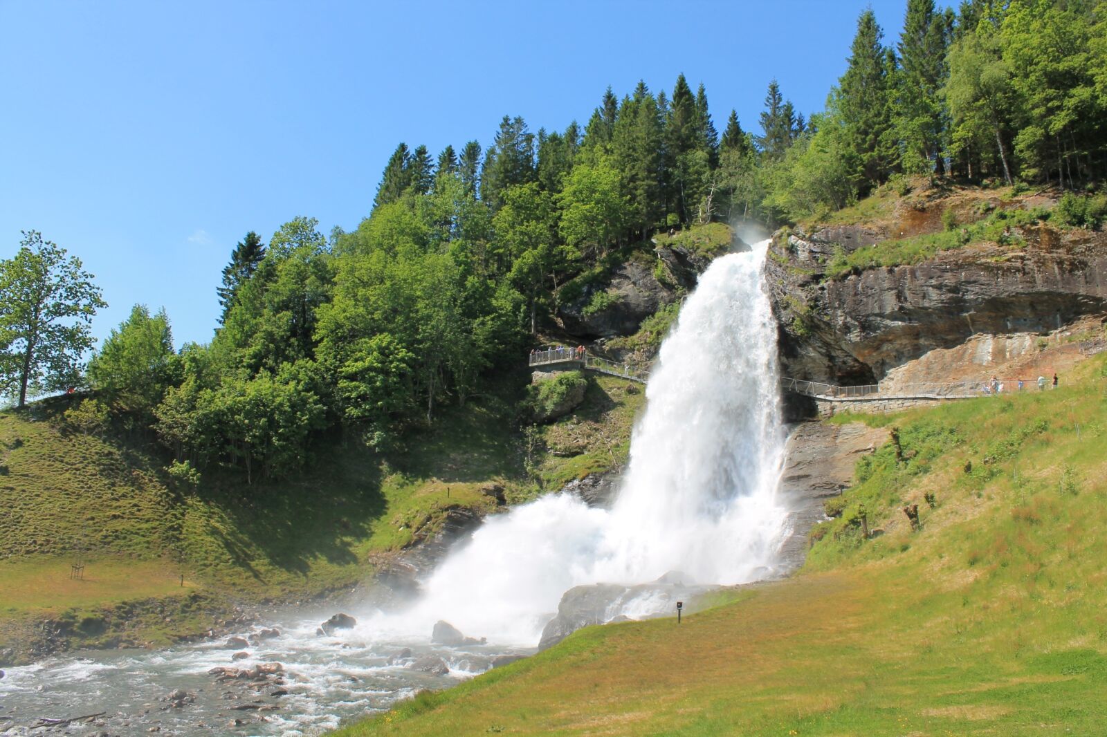 Canon EOS 1100D (EOS Rebel T3 / EOS Kiss X50) sample photo. Waterfall, norway, norheimsund photography