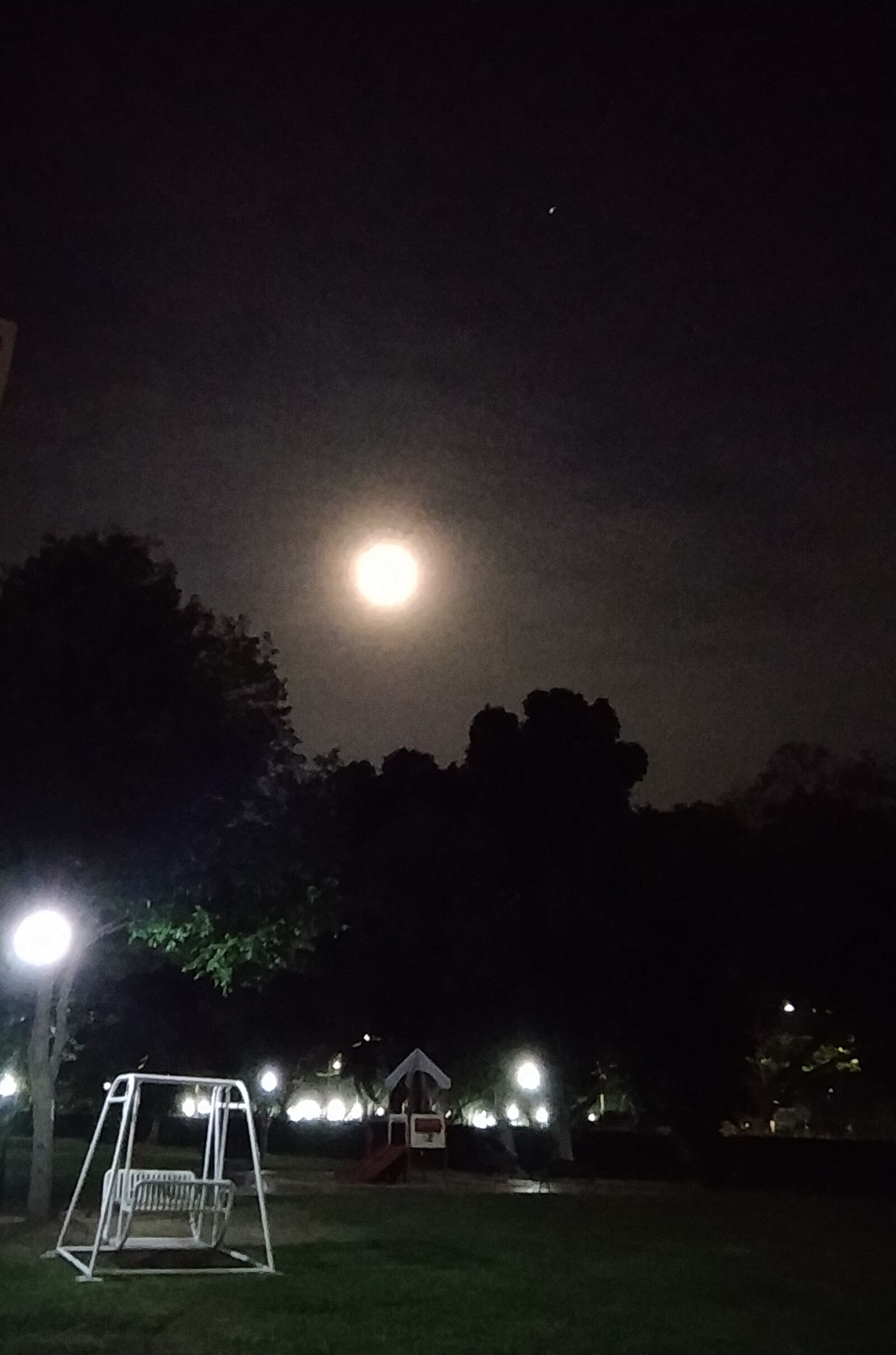 Xiaomi Redmi Note 8T sample photo. Full, moon, night photography