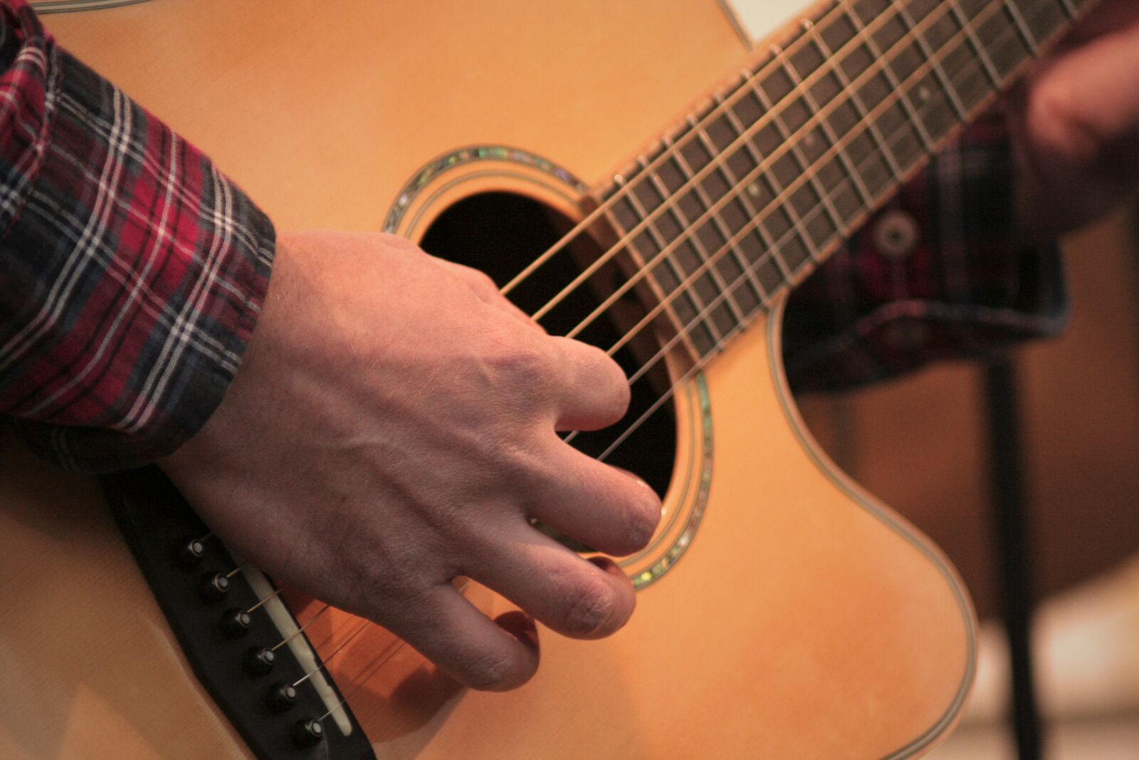 Canon EOS 350D (EOS Digital Rebel XT / EOS Kiss Digital N) sample photo. Guitar, hand, music photography