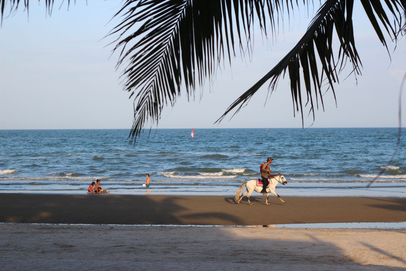 Canon EOS 600D (Rebel EOS T3i / EOS Kiss X5) + Canon EF 50mm F1.8 II sample photo. Hua hin, sea, nature photography