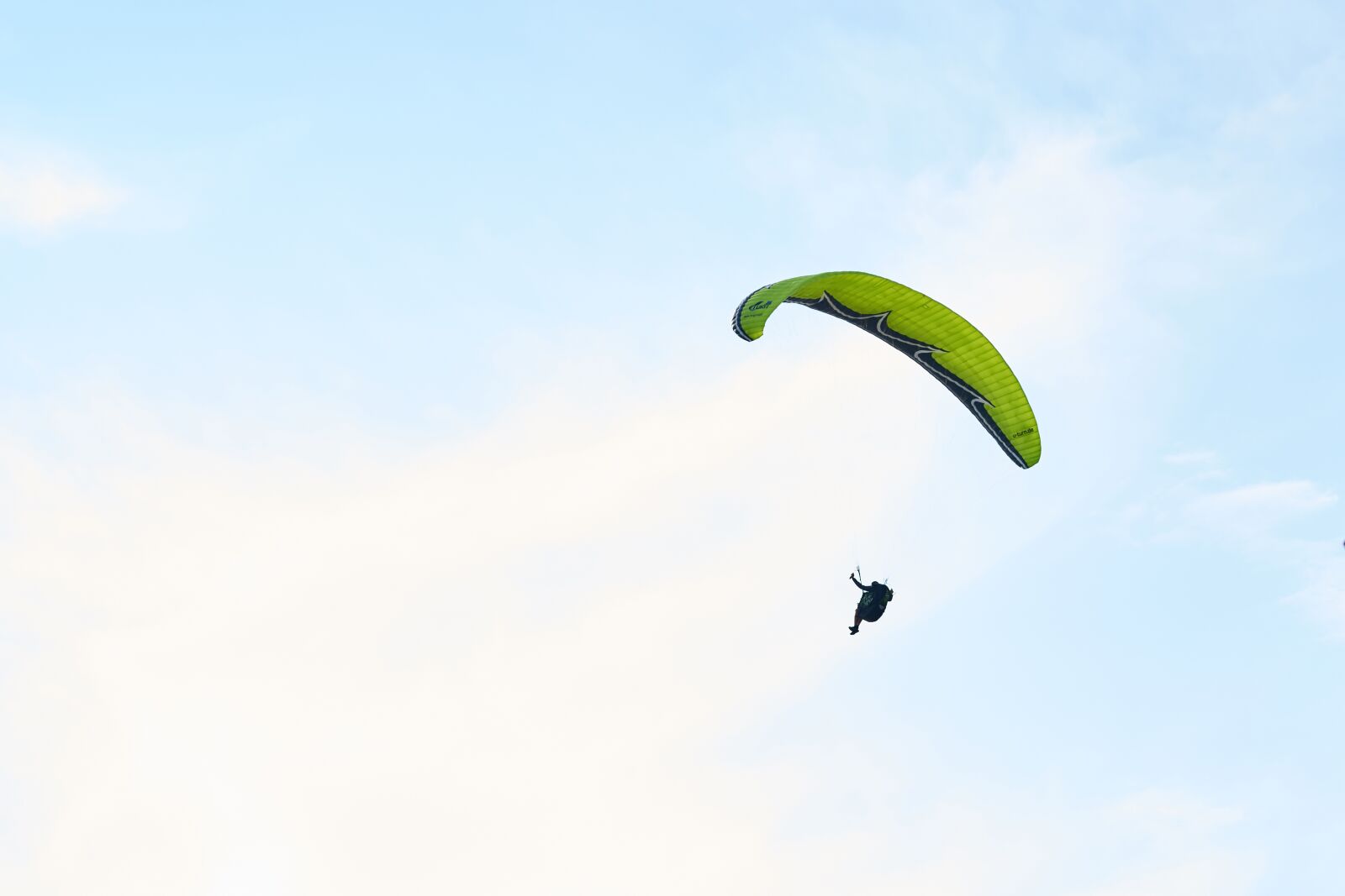 Sigma 85mm F1.4 DG HSM Art sample photo. Parachute, fly, solar photography