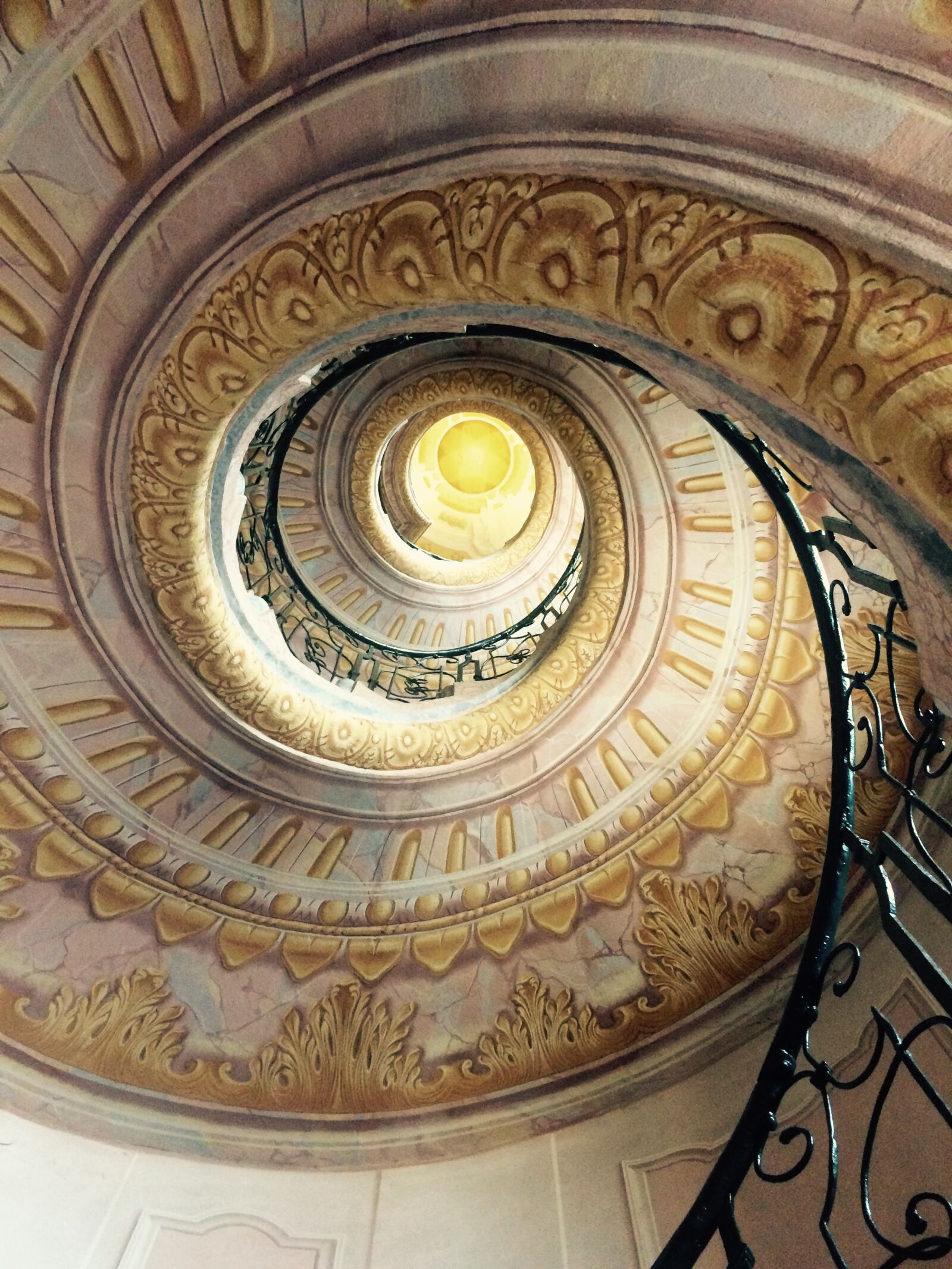 iPhone 5s back camera 4.15mm f/2.2 sample photo. Spiral, architecture, stairs photography