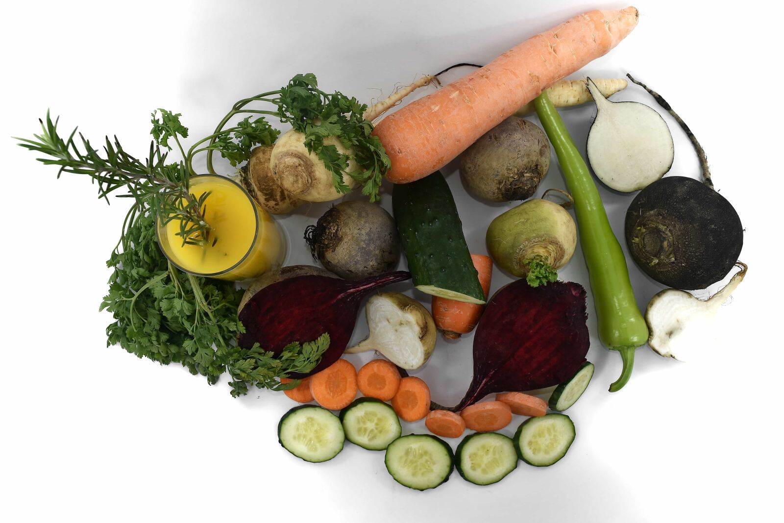 Nikon D5500 sample photo. Beetroot, carrot, cucumber, juice photography