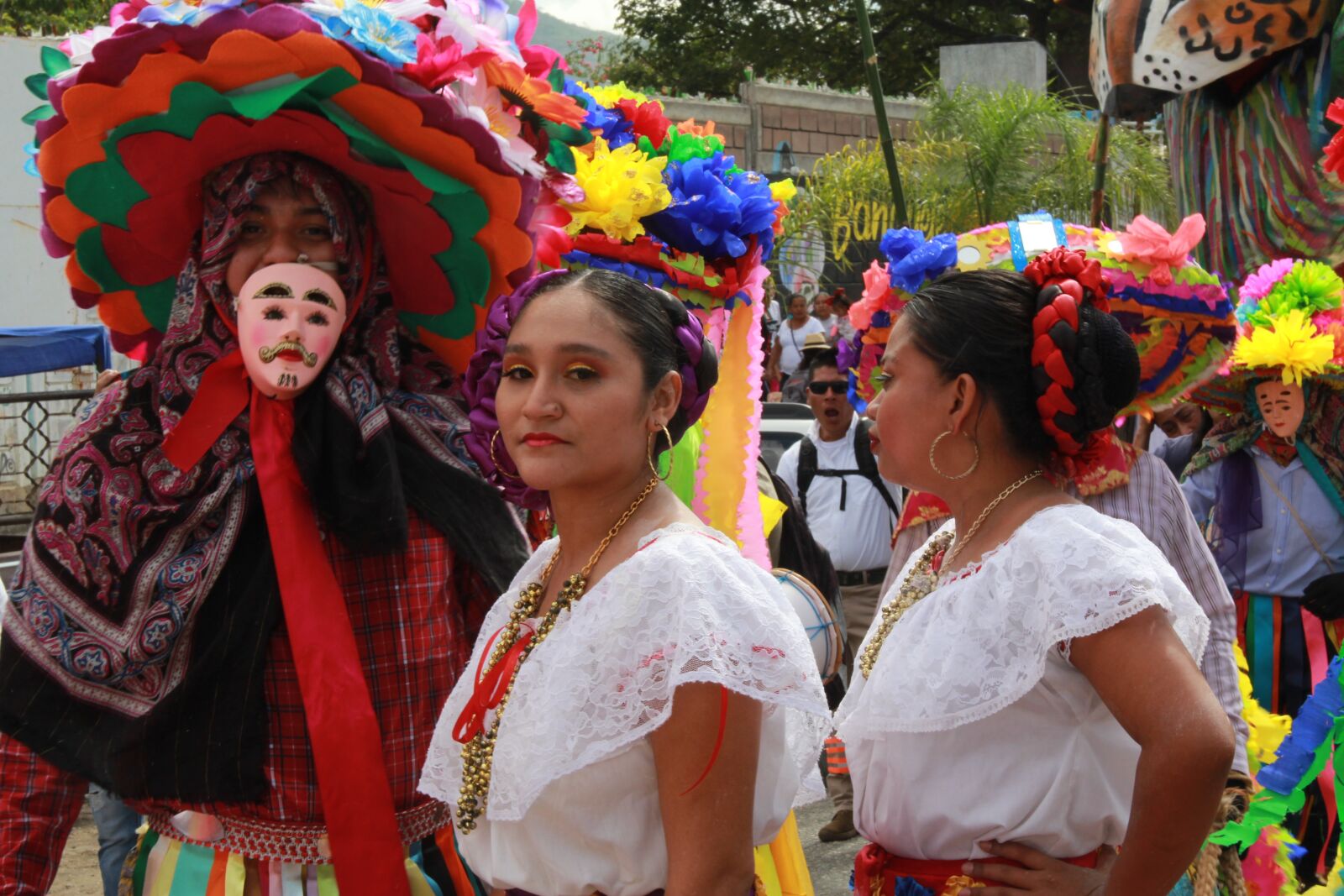 Canon EF-S 18-135mm F3.5-5.6 IS sample photo. Mexico, festival, mexican photography