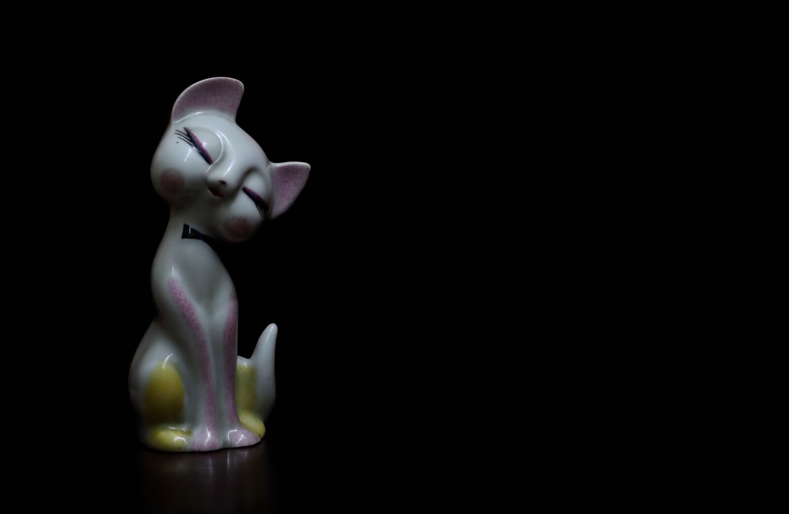Canon EF-S 55-250mm F4-5.6 IS STM sample photo. Cat, doll, sculpture photography
