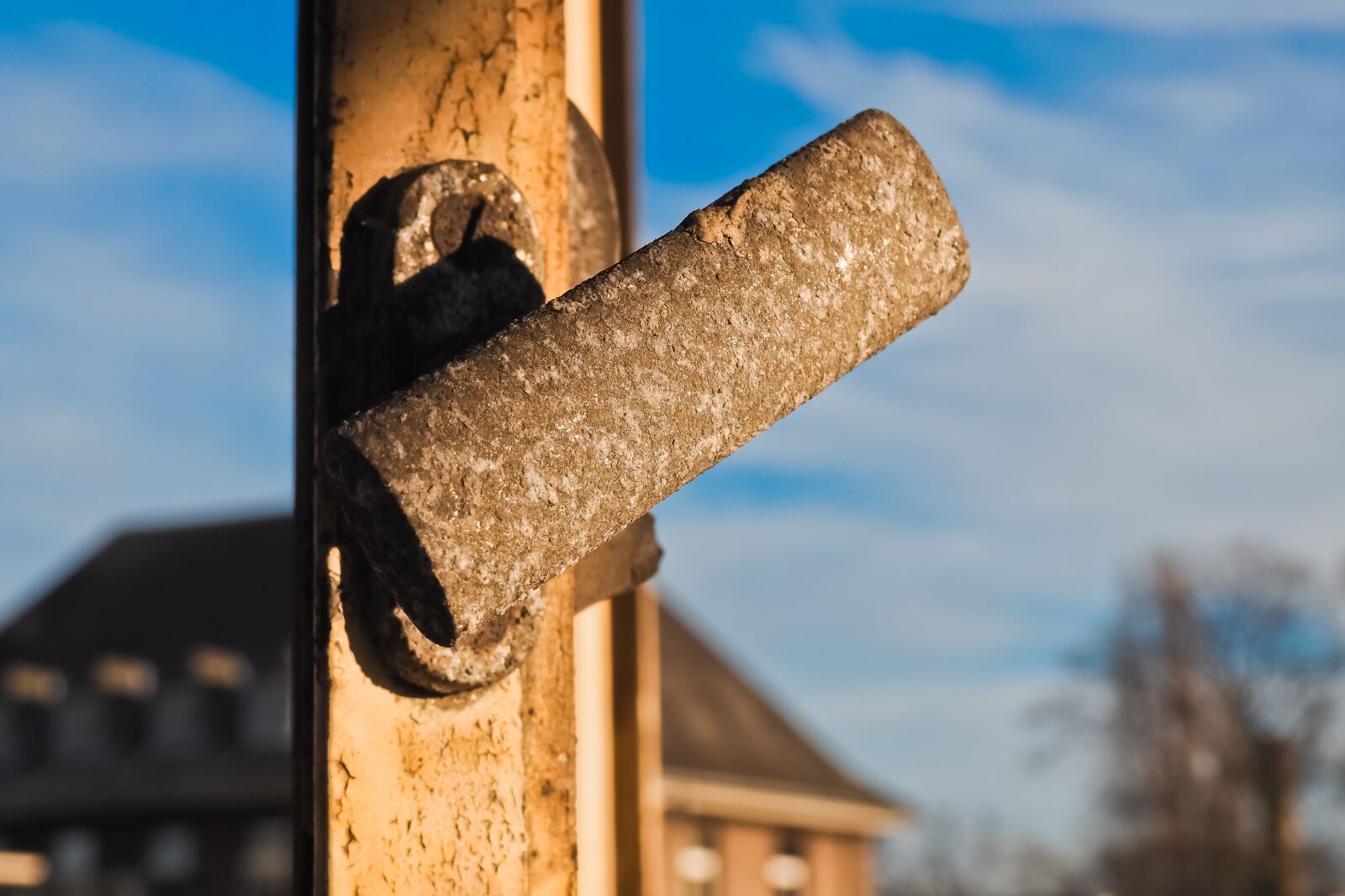 Olympus OM-D E-M10 sample photo. Window, handle, architecture photography