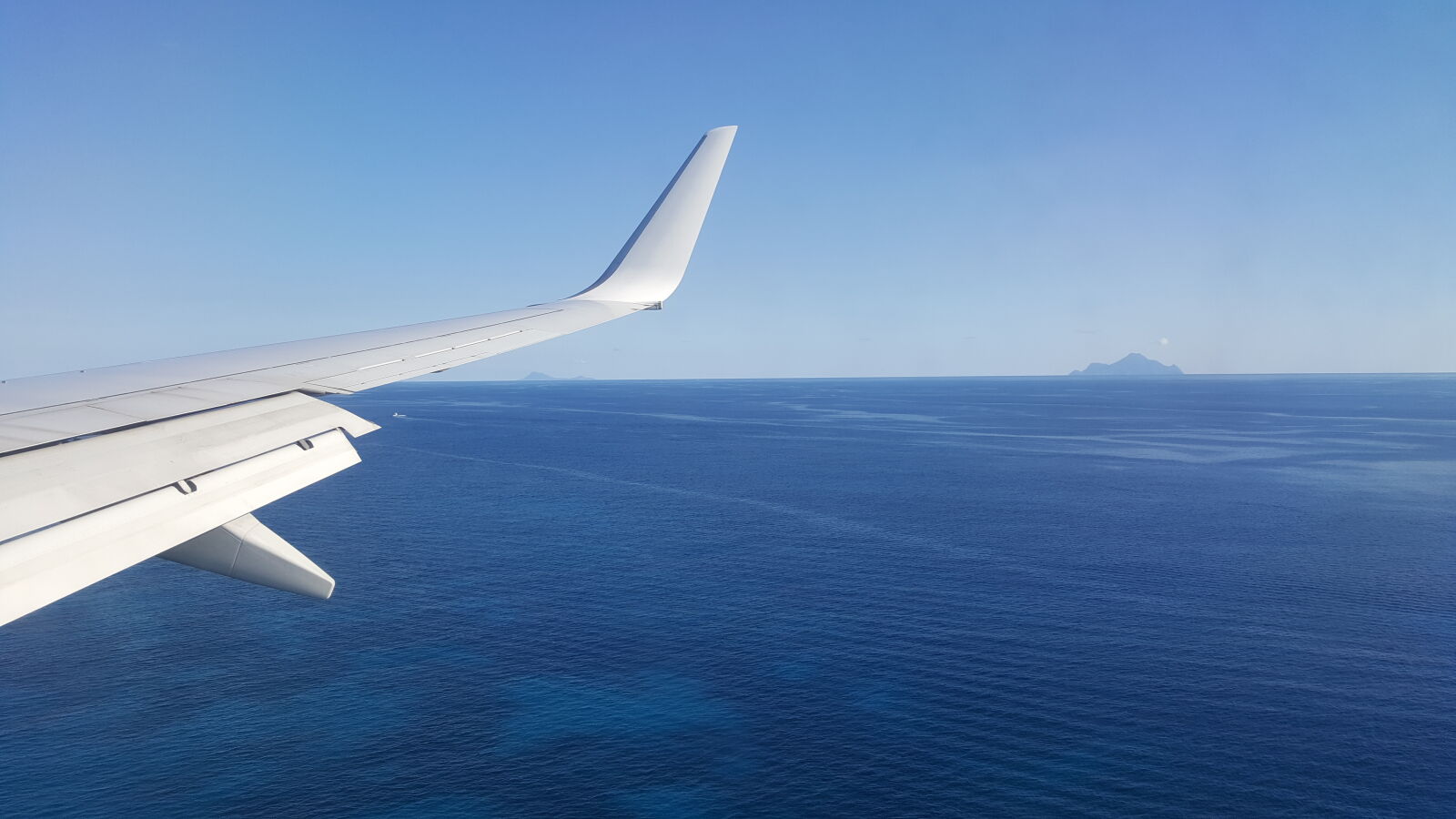 Samsung Galaxy Note5 sample photo. Aeroplane, airplane, blue, sky photography