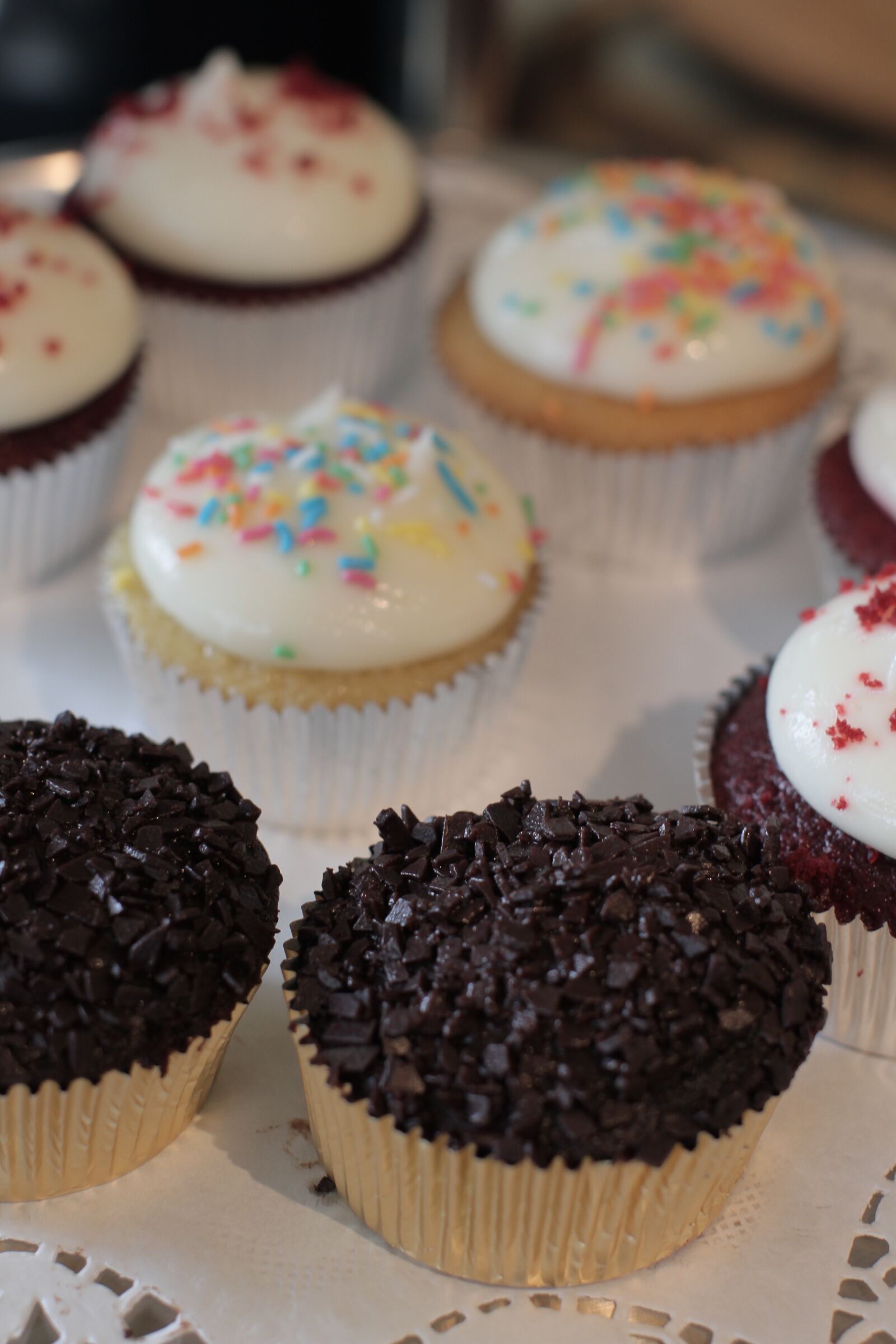 Canon EOS 7D + Canon EF 50mm F1.2L USM sample photo. Cake, cupcake, eat photography