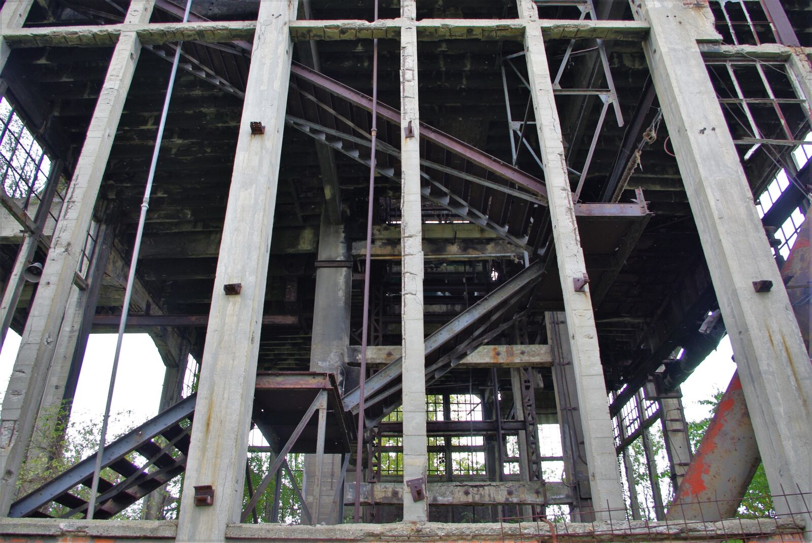 Pentax K-m (K2000) sample photo. Building, decay, demolition photography