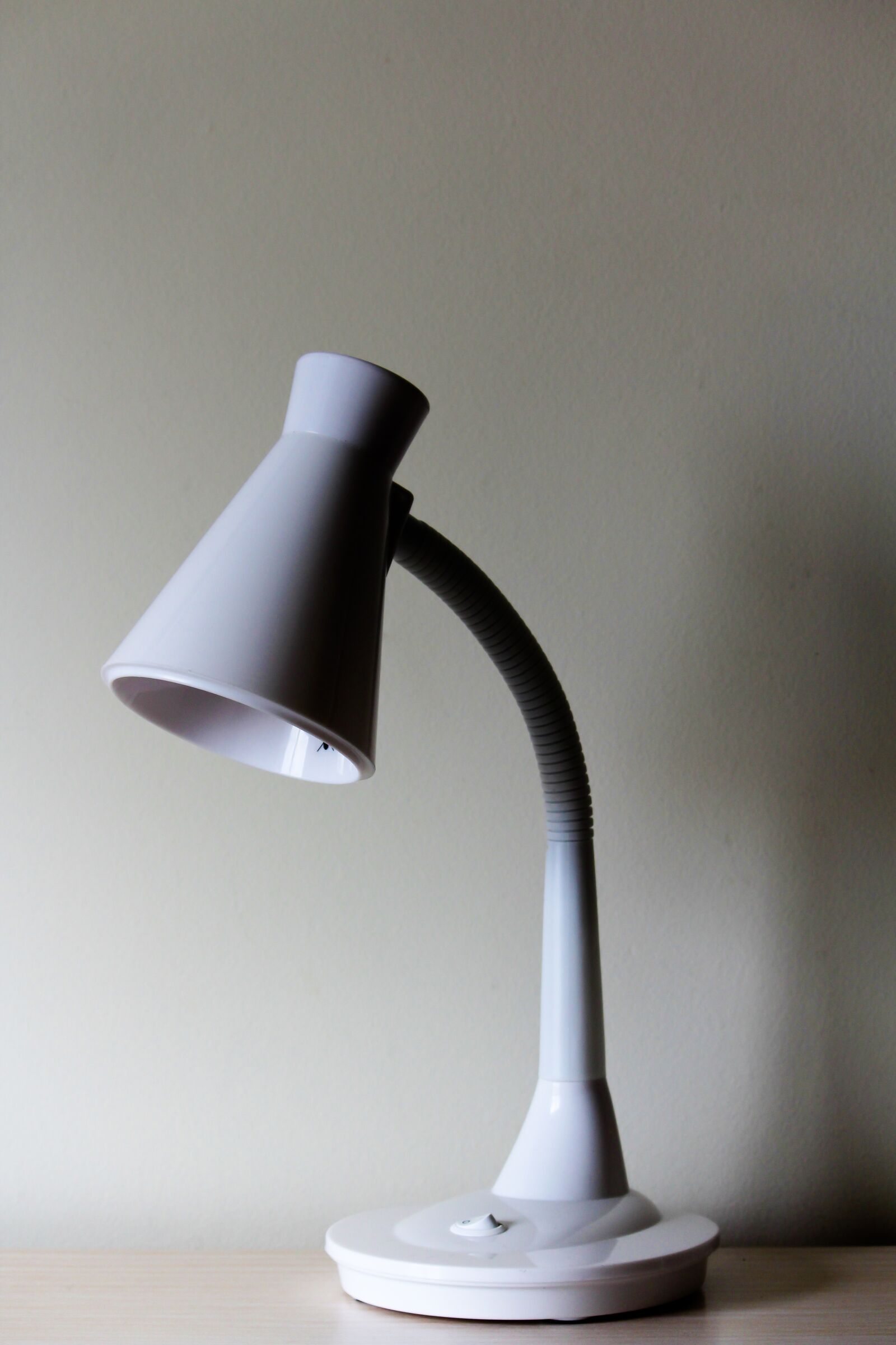 Canon EOS 1200D (EOS Rebel T5 / EOS Kiss X70 / EOS Hi) sample photo. Luminaire, lamp, light photography