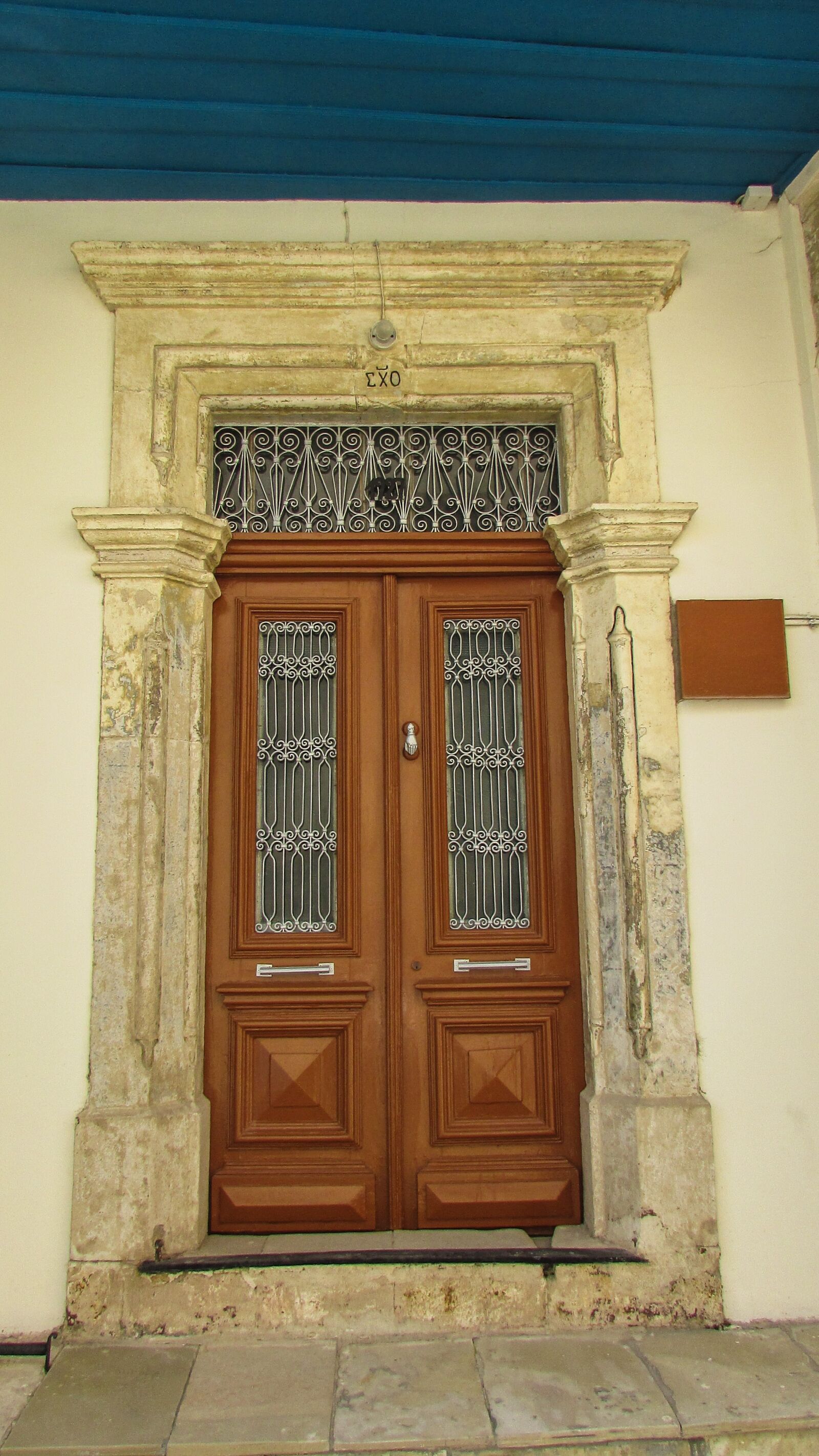 Canon PowerShot SX400 IS sample photo. Door, house, entrance photography