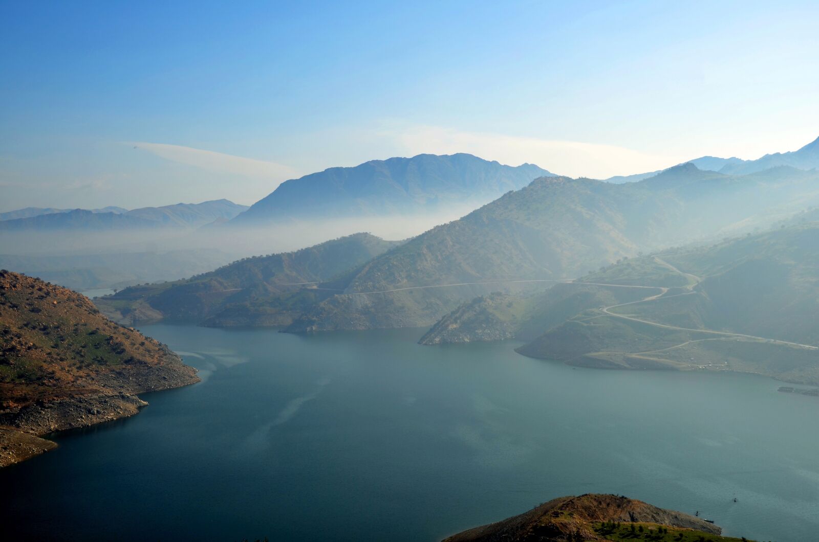 Nikon D7000 sample photo. Lake, mountain, foggy photography