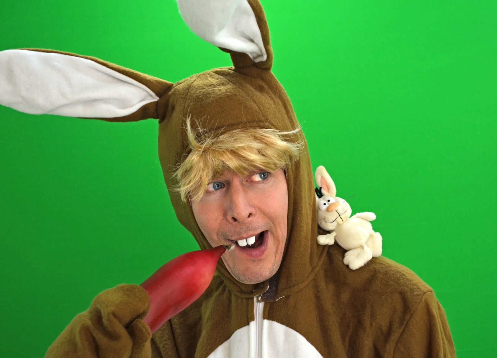 Nikon D5100 sample photo. Chroma key, greenbox, easter photography