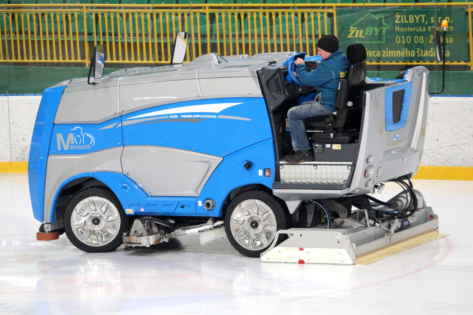 Canon EF-S 55-250mm F4-5.6 IS STM sample photo. Rolba, hockey, ice photography