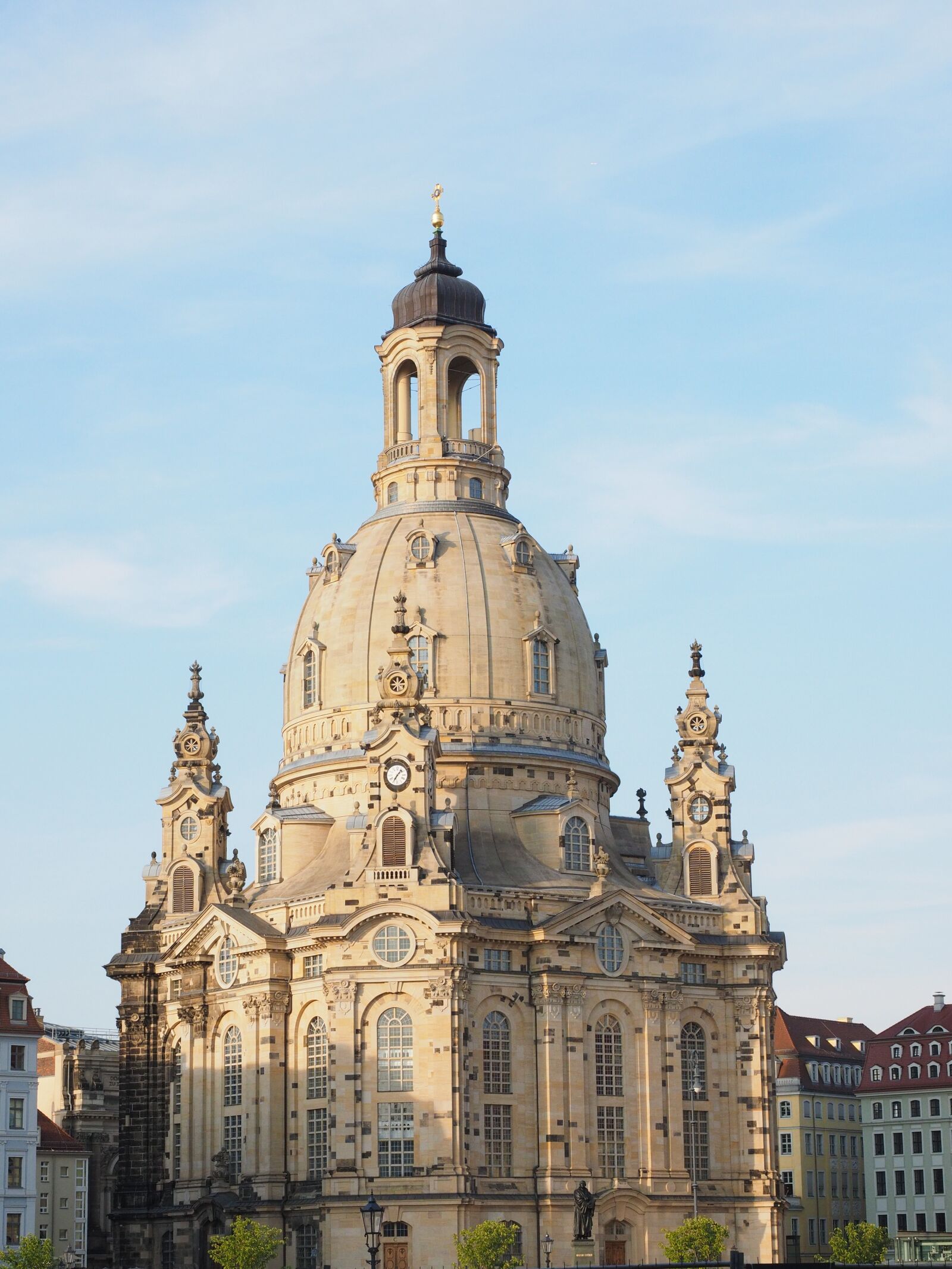Olympus OM-D E-M1 + Olympus M.Zuiko Digital ED 12-40mm F2.8 Pro sample photo. Frauenkirche, dresden, church of photography