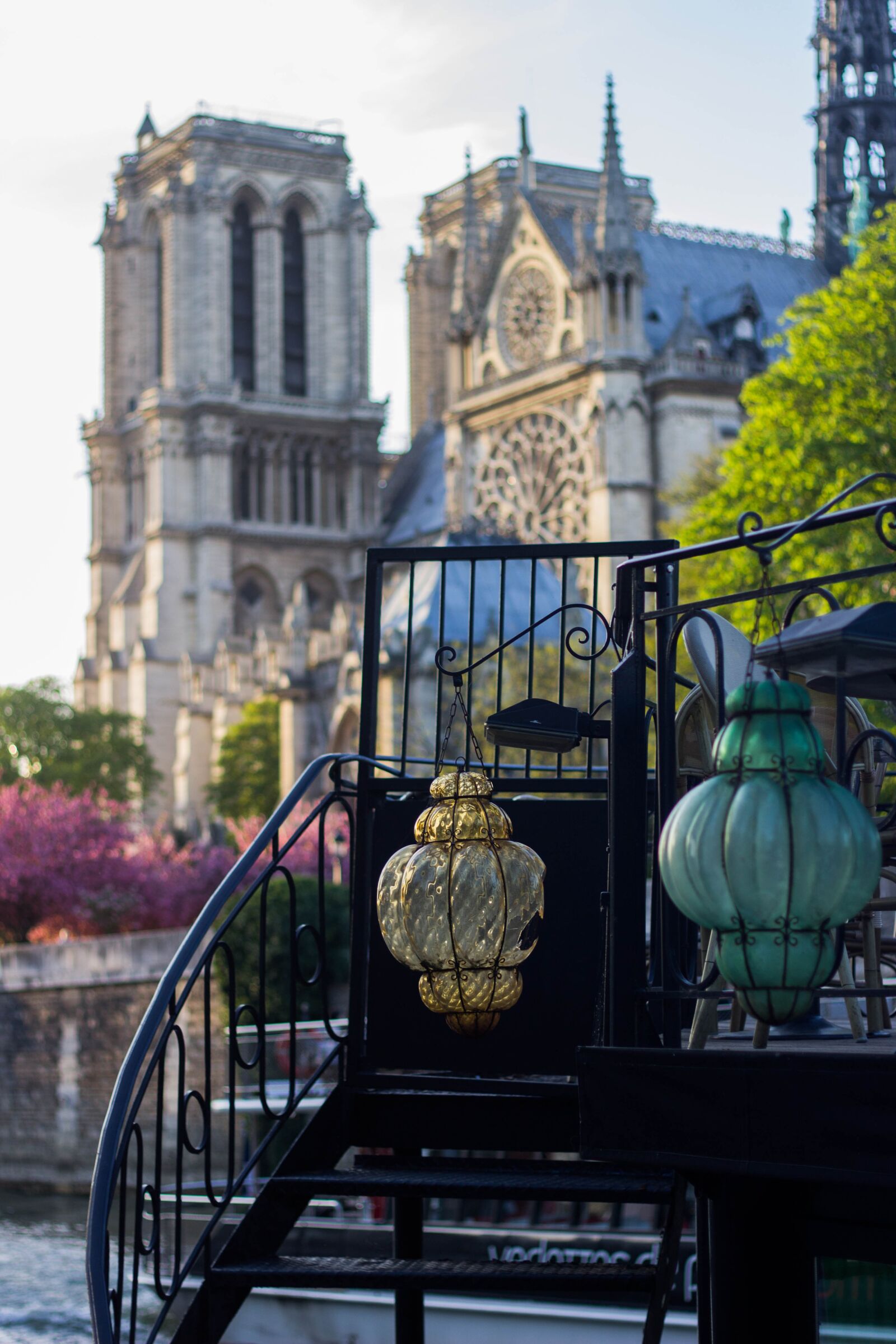 Canon EOS 600D (Rebel EOS T3i / EOS Kiss X5) + Canon EF 50mm F1.8 II sample photo. Paris, summer, lamps photography