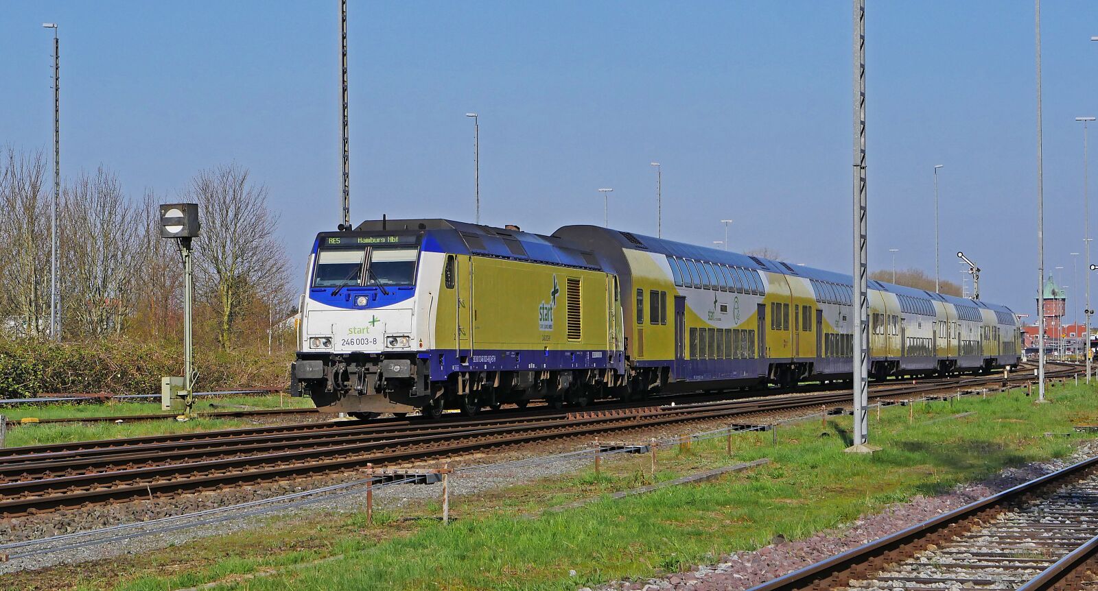 Panasonic Lumix DMC-GX8 sample photo. Regional-express, railway, private railway photography
