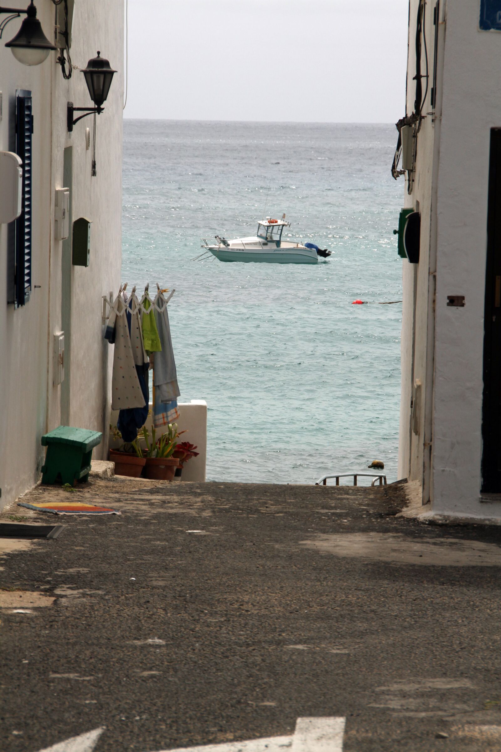 Canon EOS 7D sample photo. Boat, aisle, village photography