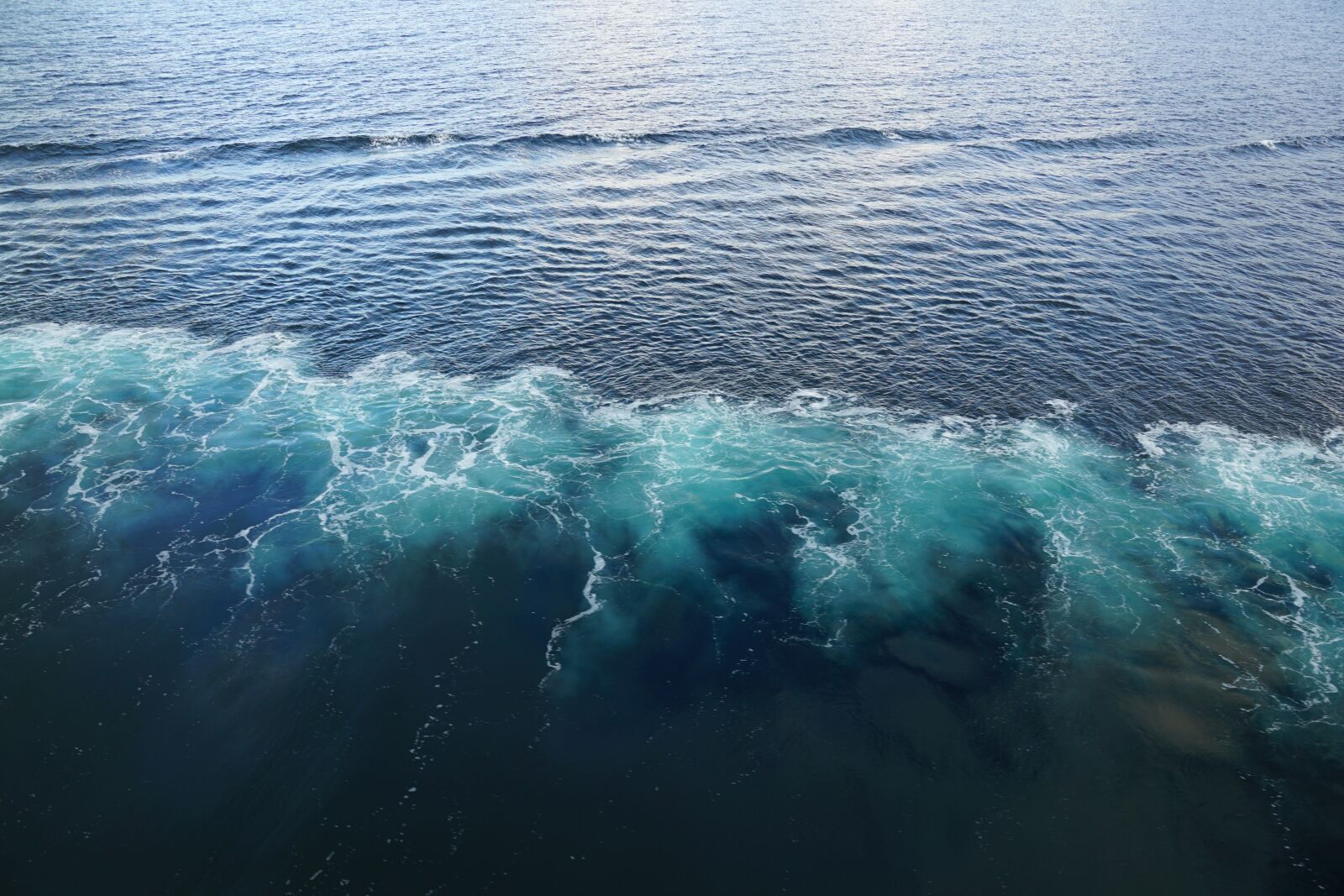 Sony DT 16-50mm F2.8 SSM sample photo. Wave, water, blue photography