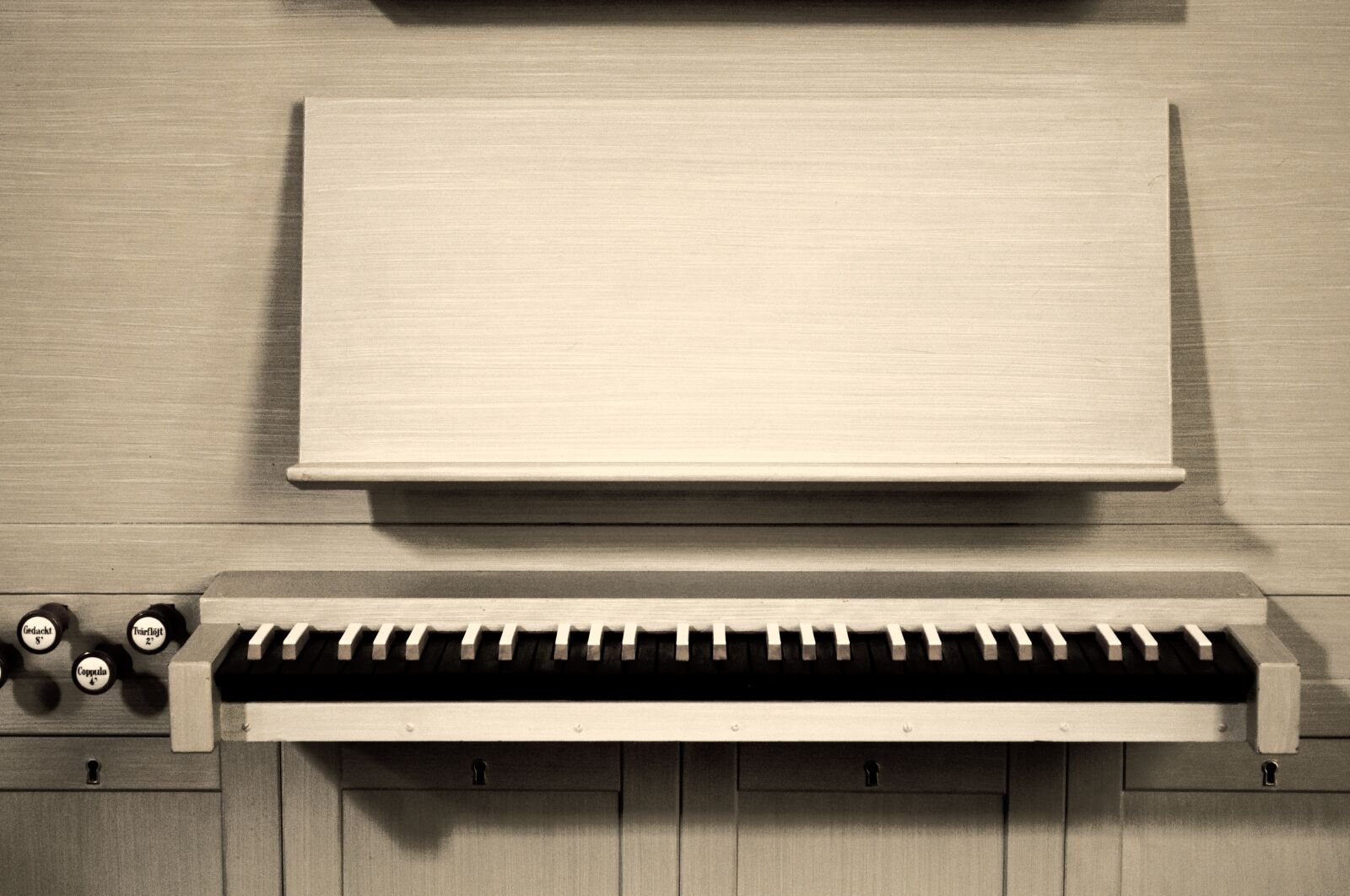 Nikon D5000 sample photo. Piano, note, synthesizer photography