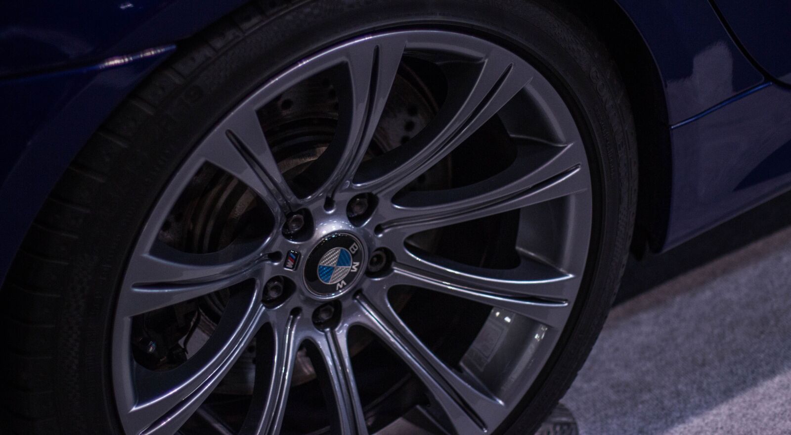 Canon EOS 70D + Canon EF 50mm F1.4 USM sample photo. Bmw m5, e60, v10 photography