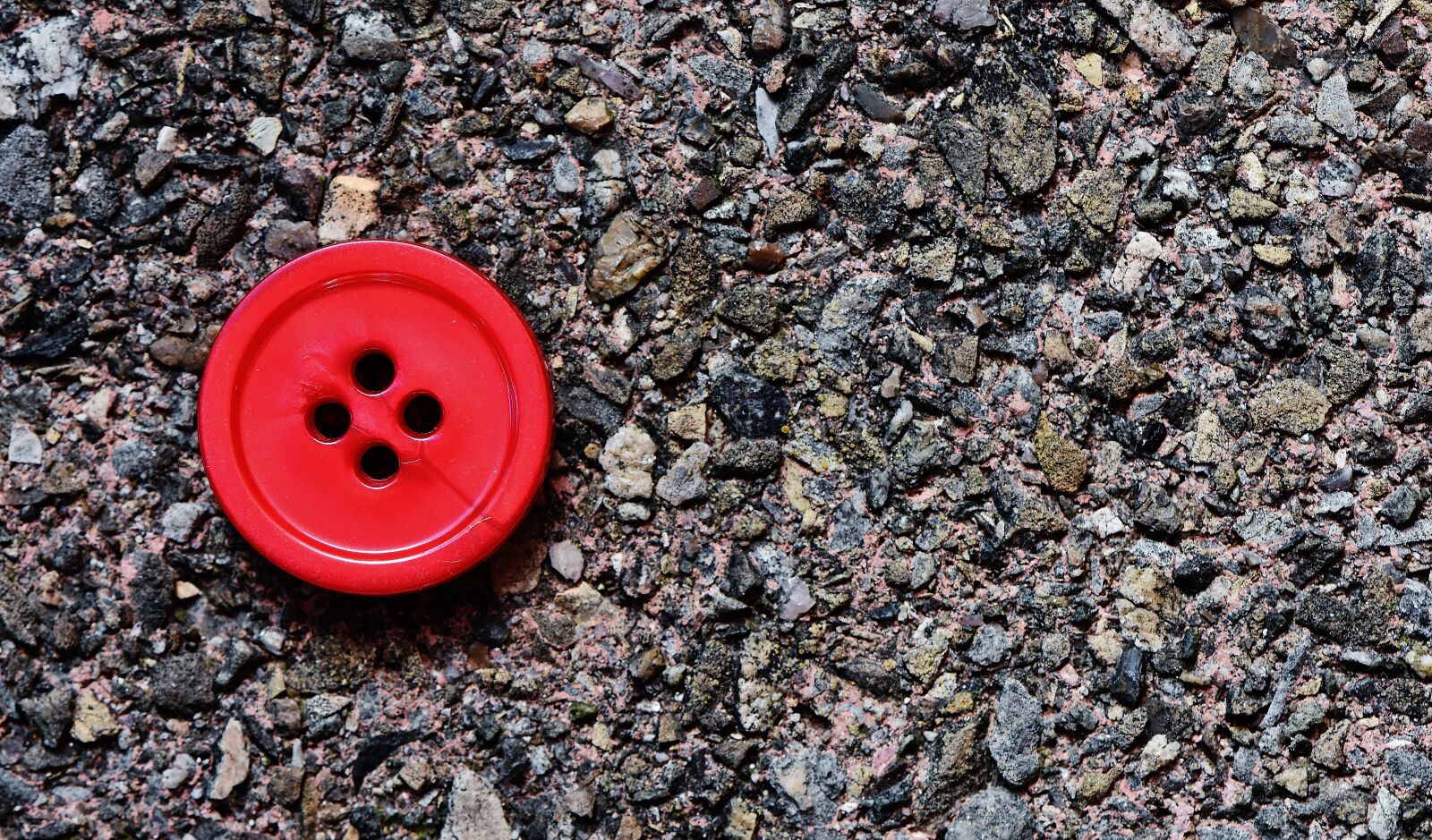 Nikon D7200 sample photo. Buttons, 4 holes, red photography