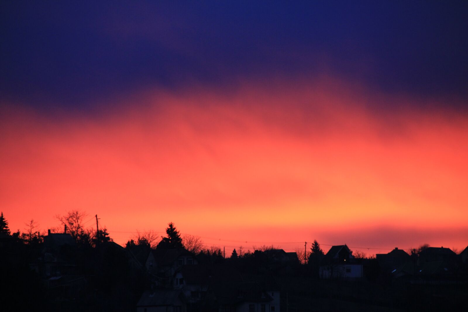 Canon EOS 550D (EOS Rebel T2i / EOS Kiss X4) sample photo. Sunrise, morning sky, red photography