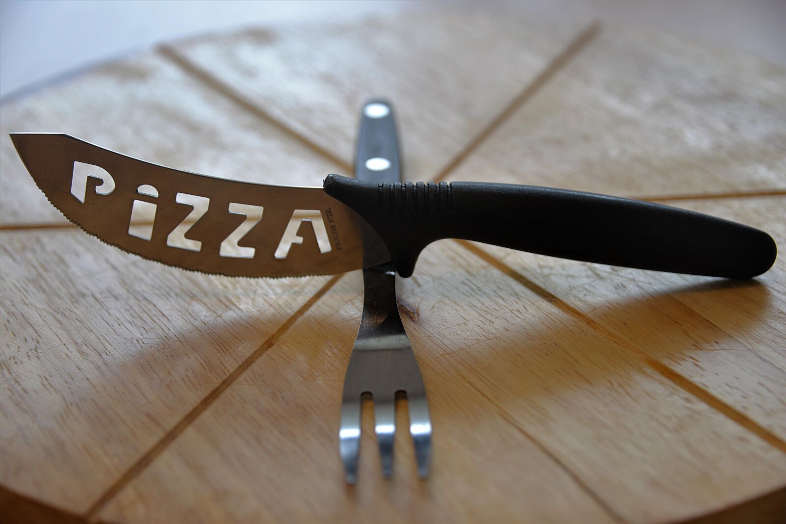 Nikon D610 sample photo. Pizza cutlery, knife, fork photography