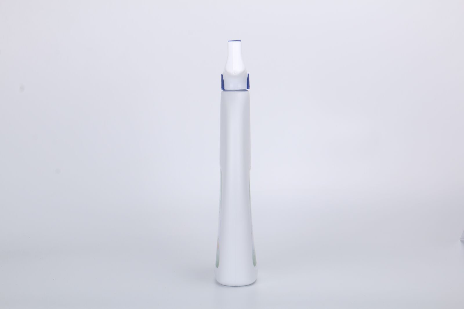 Canon EOS 70D sample photo. Spray bottles, cleaning supplies photography