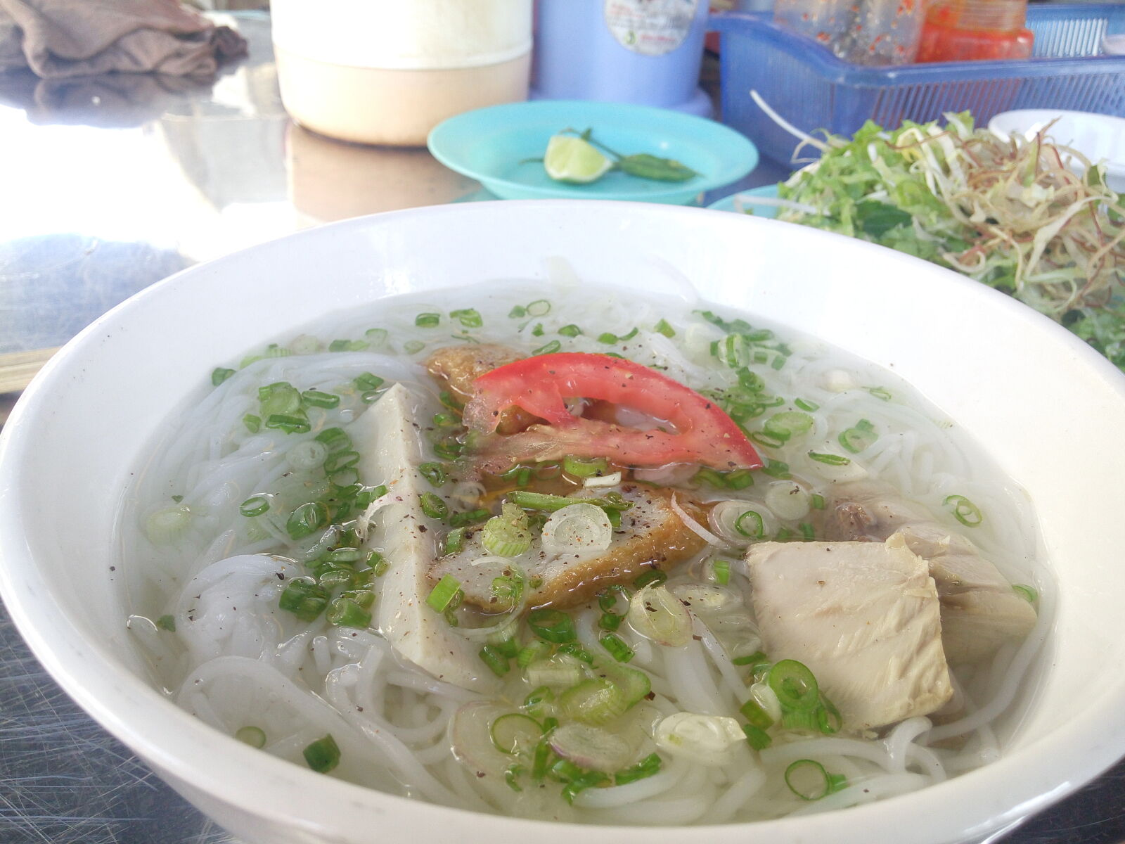 LG G Vista sample photo. Vietnamese, noodles, soup, bun photography