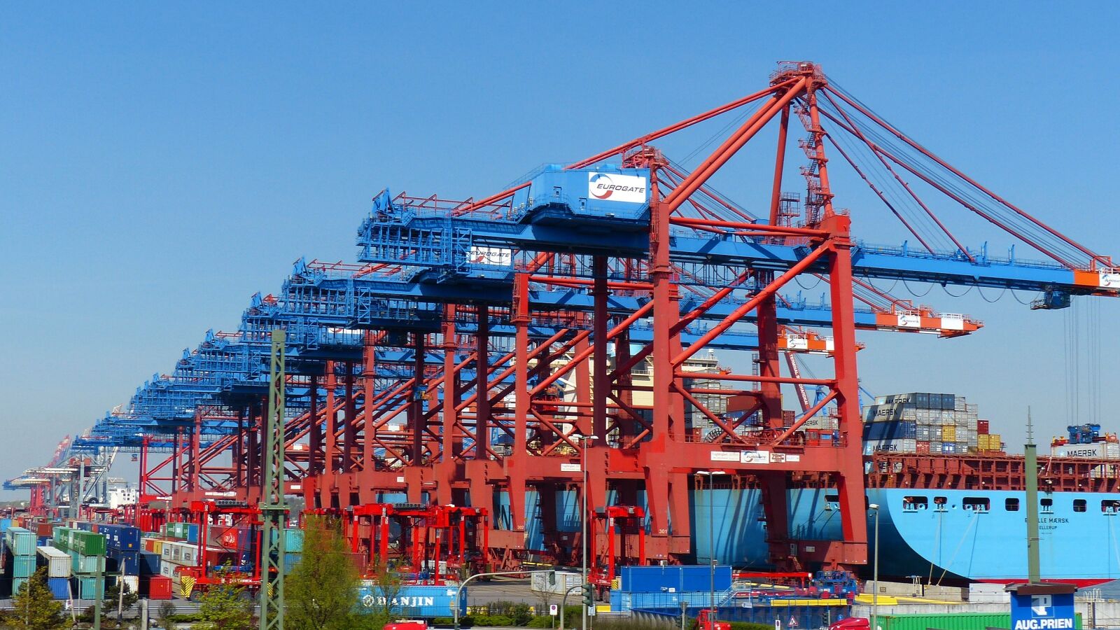 Panasonic Lumix DMC-FZ200 sample photo. Container gantry crane, container photography