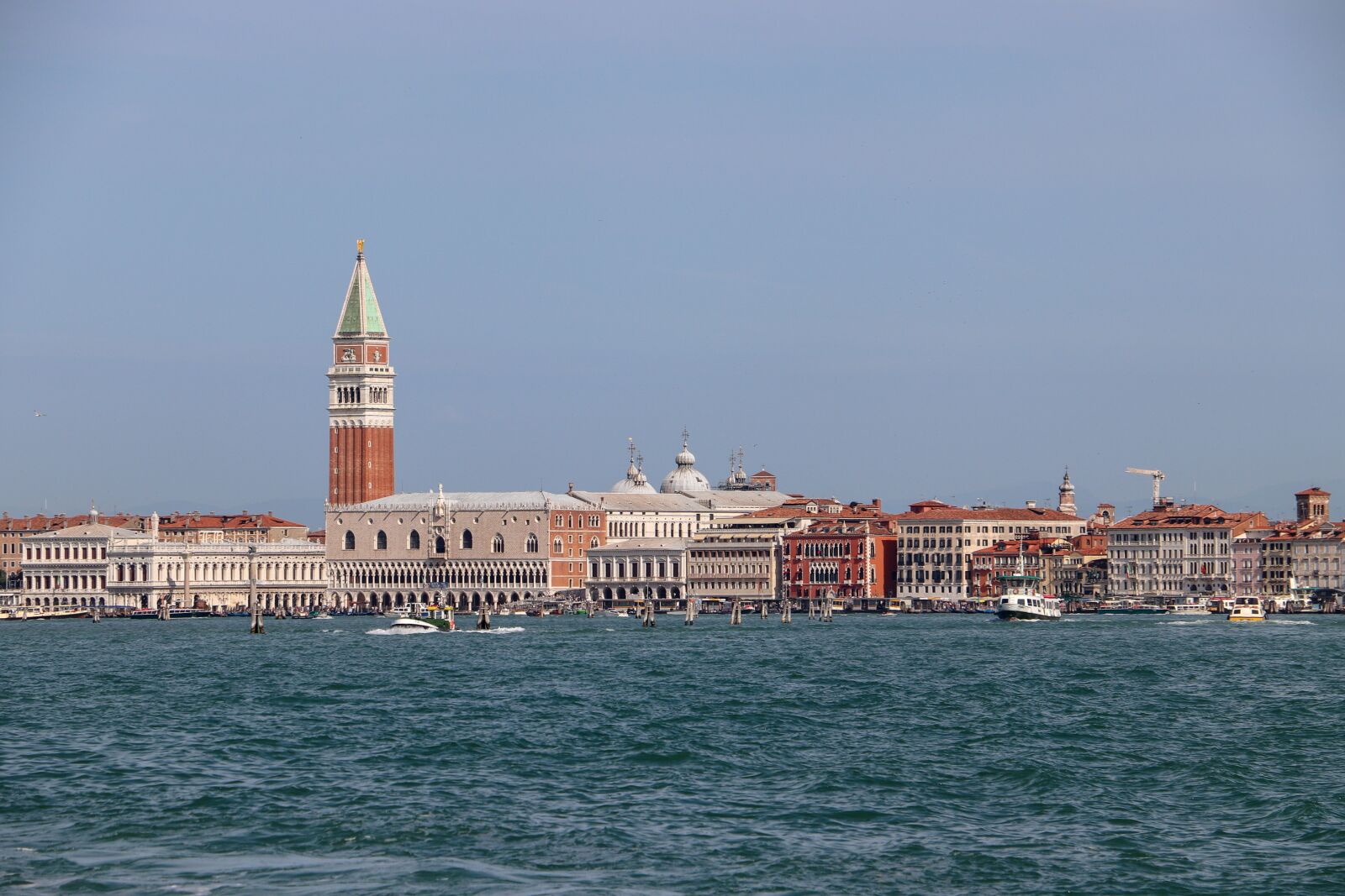 Canon EOS 200D (EOS Rebel SL2 / EOS Kiss X9) sample photo. Venice, arrival, italy photography